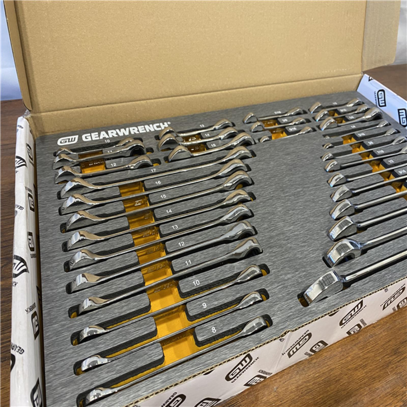 GEARWRENCH SAE/Metric Standard and Stubby Combination Ratcheting Wrench Set in EVA Tray (32-Piece)