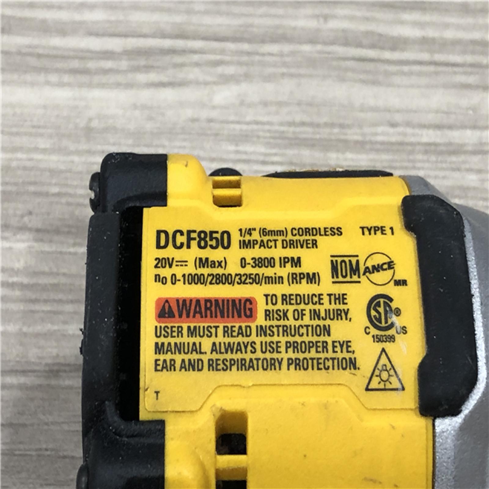 AS-IS DeWalt 20V MAX ATOMIC 1/4 in. Cordless 3-Speed Impact Driver Kit