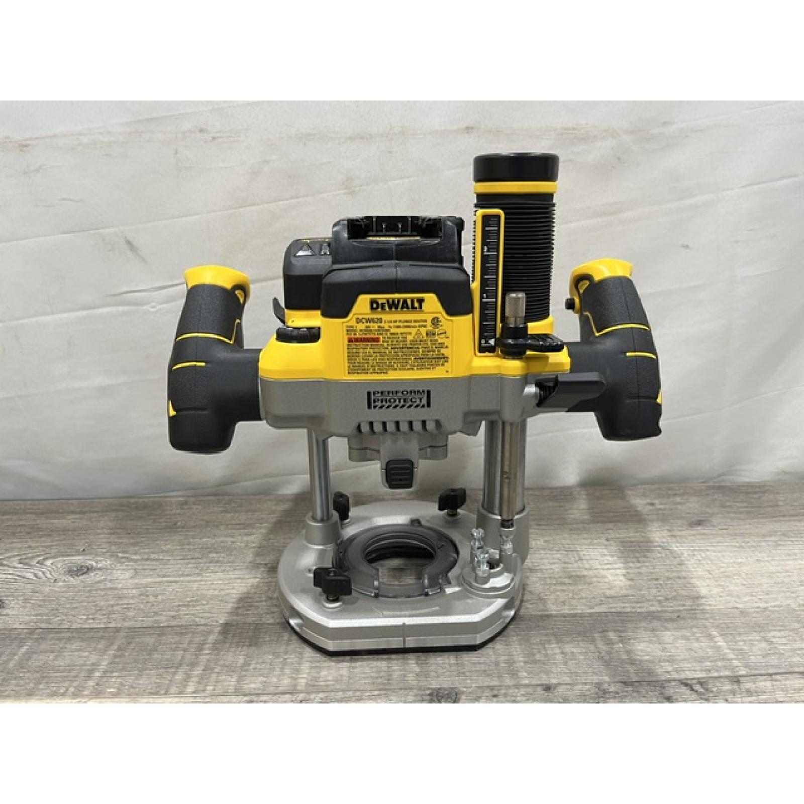 AS-IS DEWALT 20V MAX XR 2-1/4 Peak HP Brushless Cordless Plunge Router (Tool Only)