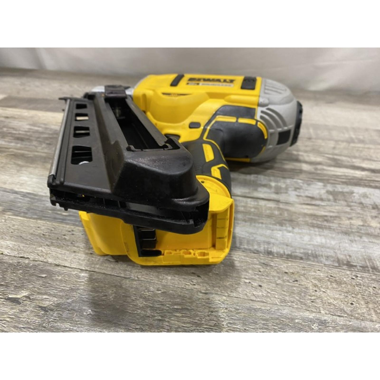 AS-IS DEWALT 20V MAX Brushless Li-Ion Framing Nailer (Tool Only)
