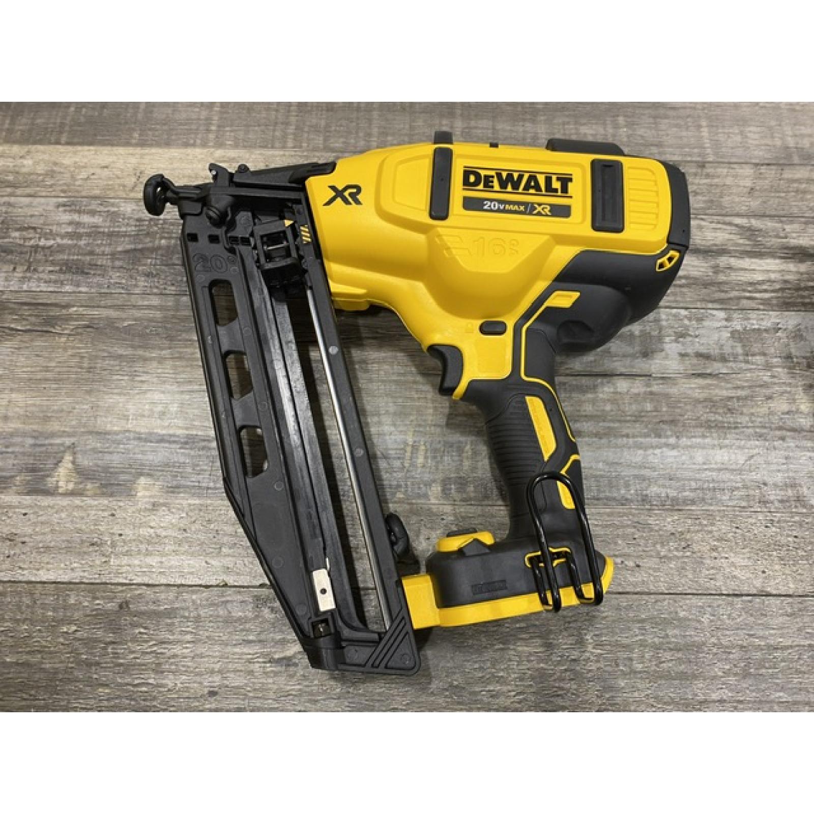 AS-IS DEWALT 20V MAX XR 16-Gauge Electric Cordless Angled Finishing Nailer Kit