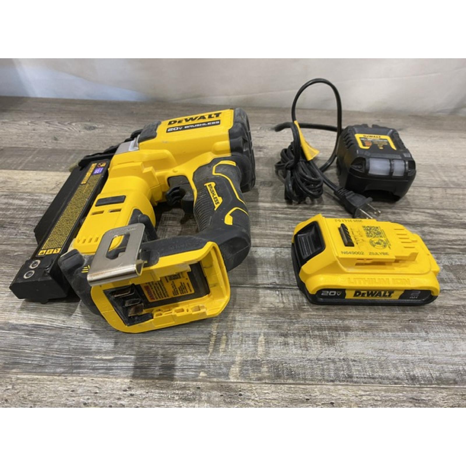 AS-IS DEWALT ATOMIC 20V MAX Lithium Ion Cordless 23 Gauge Pin Nailer Kit