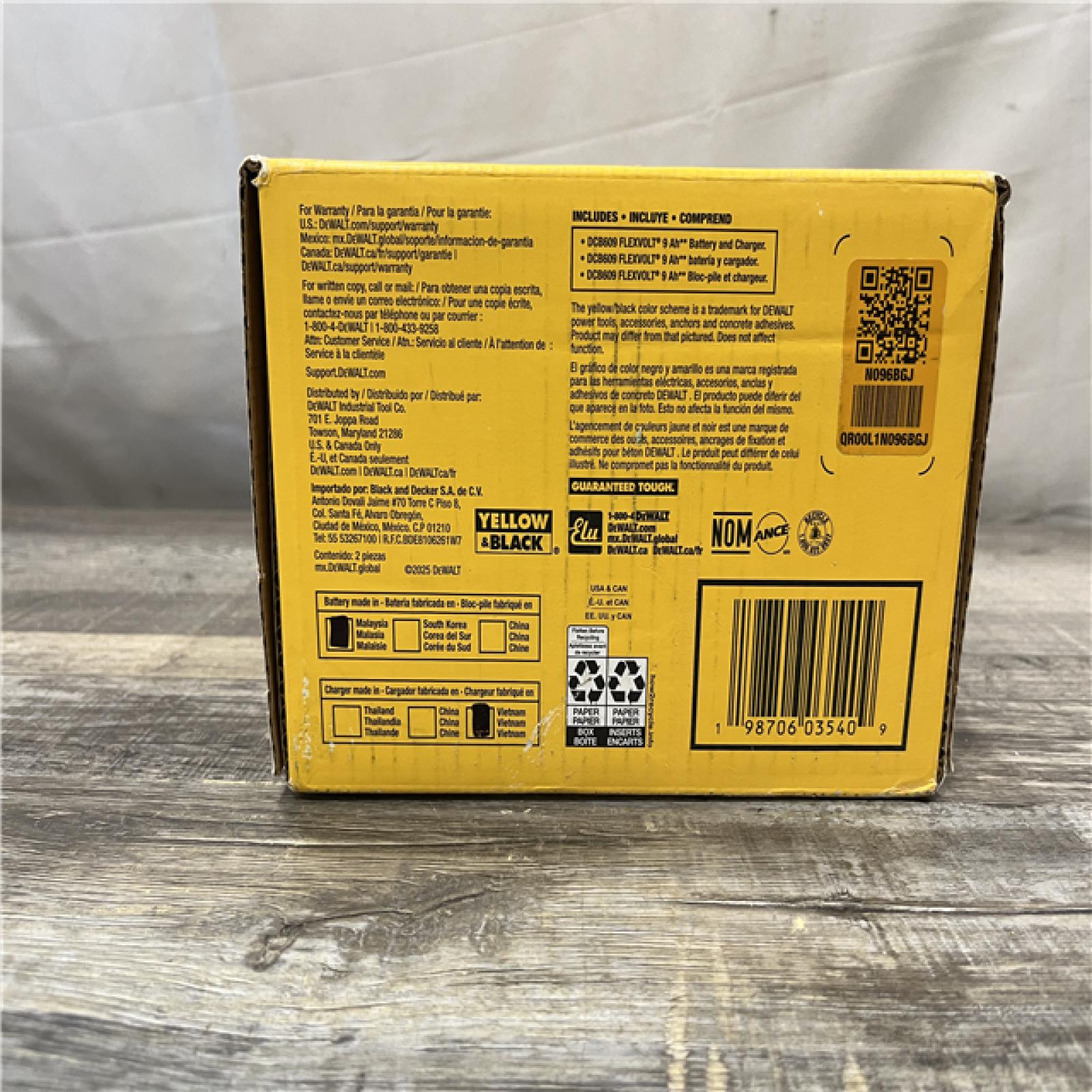NEW DEWALT 20V/60V MAX FLEXVOLT Lithium-Ion 9.0Ah Battery and Charger Starter Kit