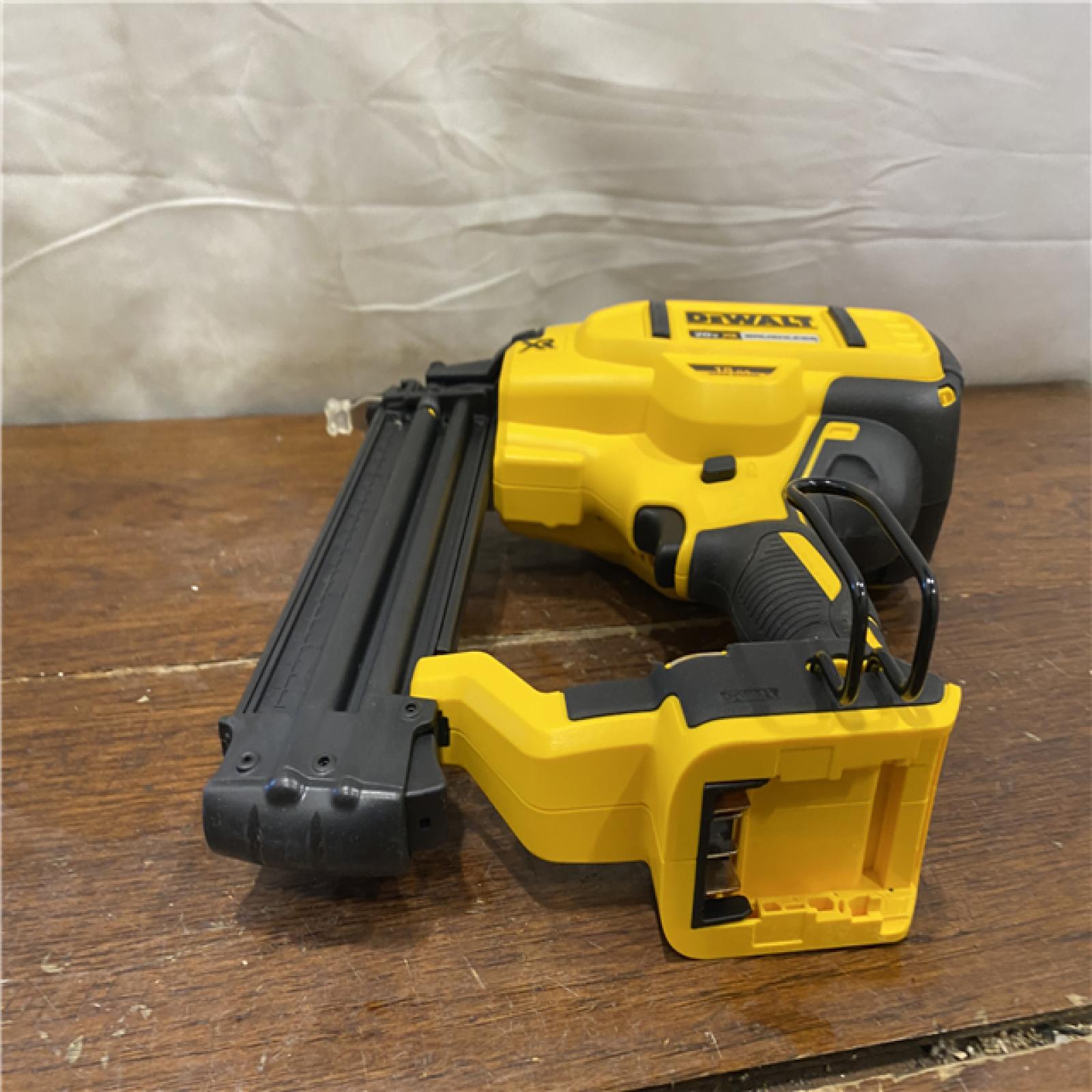 AS-IS DEWALT 20V MAX XR 18 Gauge Brad Nailer Kit
