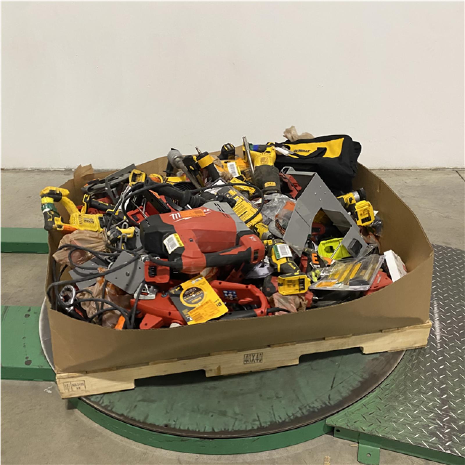Dallas Location - As-Is Tool Pallet