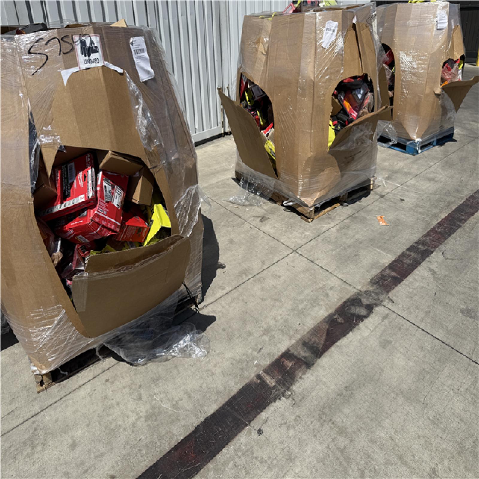 California AS-IS POWER TOOLS Partial Lot (3 Pallets) P-R057547