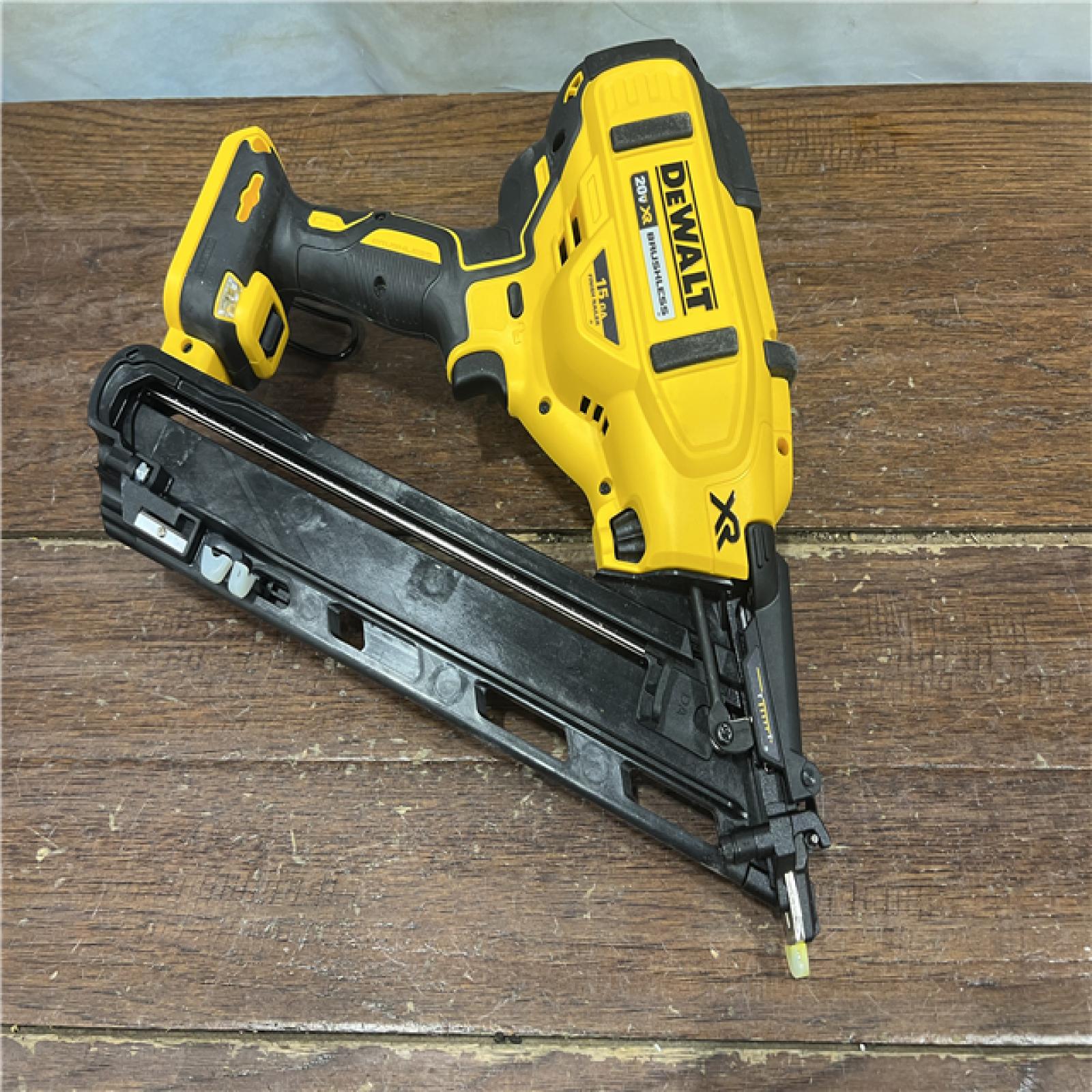AS-IS DeWalt 20V MAX XR 15 Ga. Cordless 34 Deg Nailer Kit (Battery & Charger) 20 V
