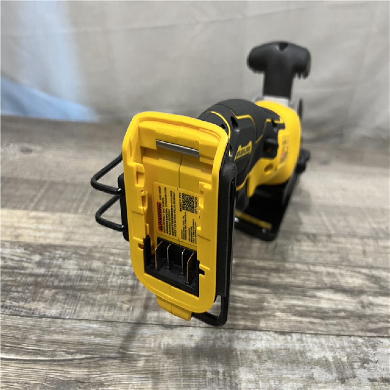 AS-IS DEWALT ATOMIC 20V MAX Cordless Brushless 4-1/2 in. Circular Saw (Tool Only)