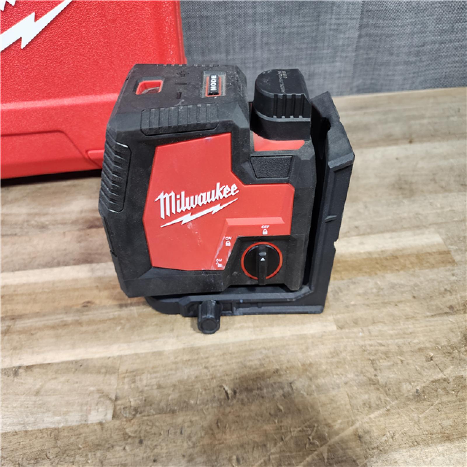 HOUSTON LOCATION - AS-IS Milwaukee Green 100 ft. Cross Line and Plumb Points Rechargeable Laser Level
