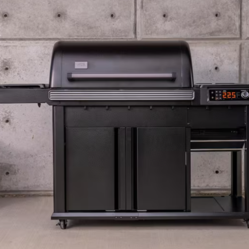 DALLAS LOCATION- AS-IS TRAEGER Woodridge Elite BBQ Wi-Fi Wood Pellet Grill and Smoker in Black