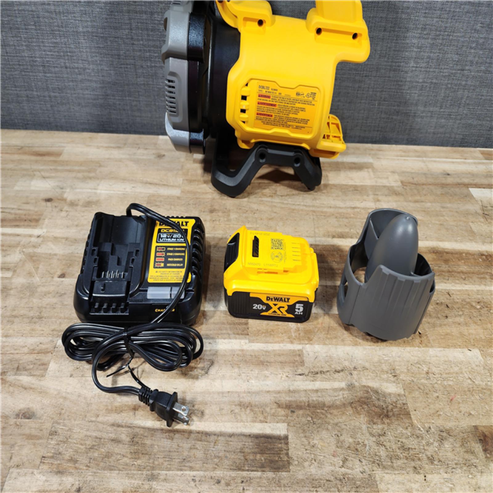 HOUSTON LOCATION - AS - IS DEWALT 20V MAX* XR Brushless Cordless Handheld Blower Kit