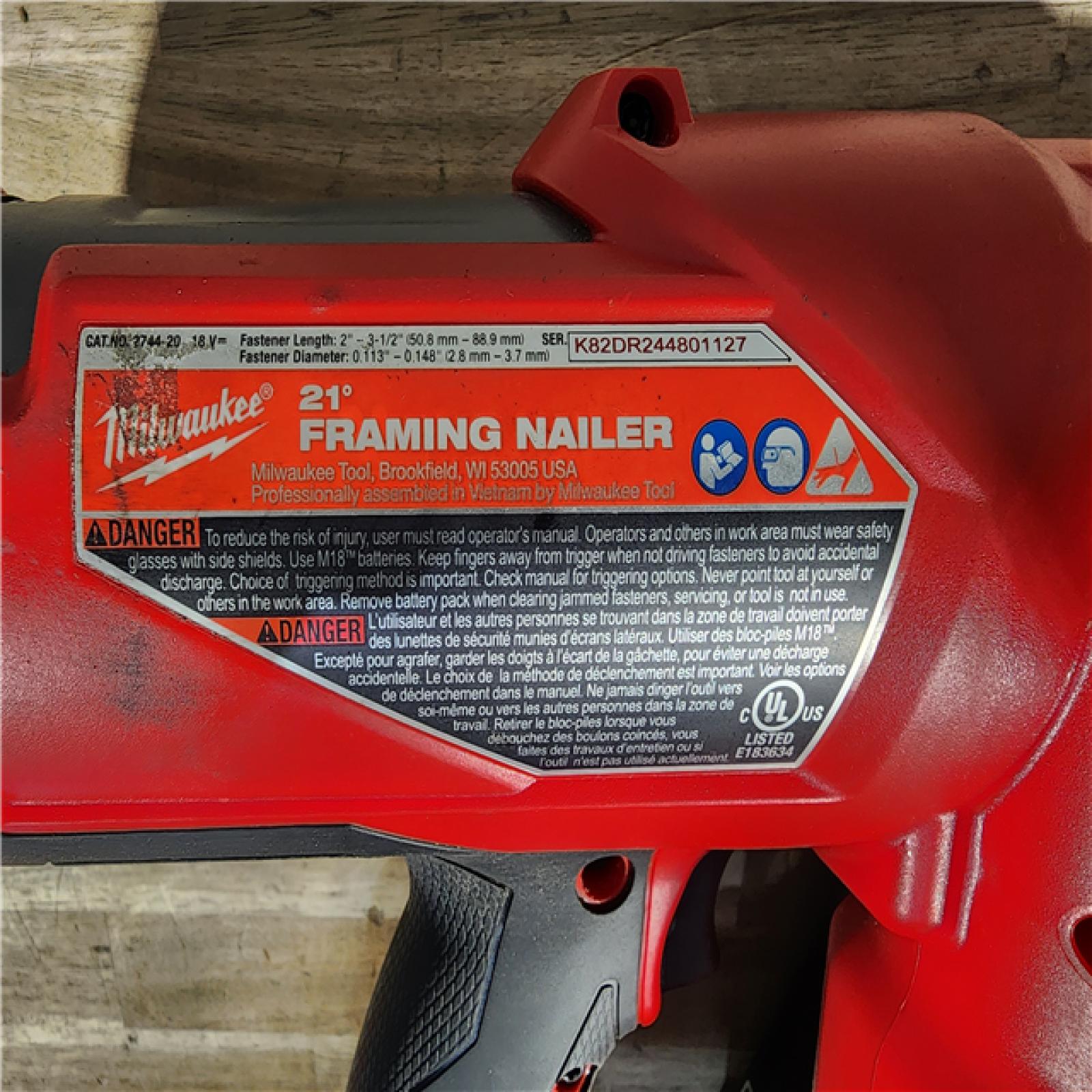 HOUSTON LOCATION - AS-IS Milwaukee 2744-20 M18 FUEL 3-1/2 in. 18-Volt 21-Degree Lithium-Ion Brushless Cordless Framing Nailer W/ (2) BATTERY & CHARGER