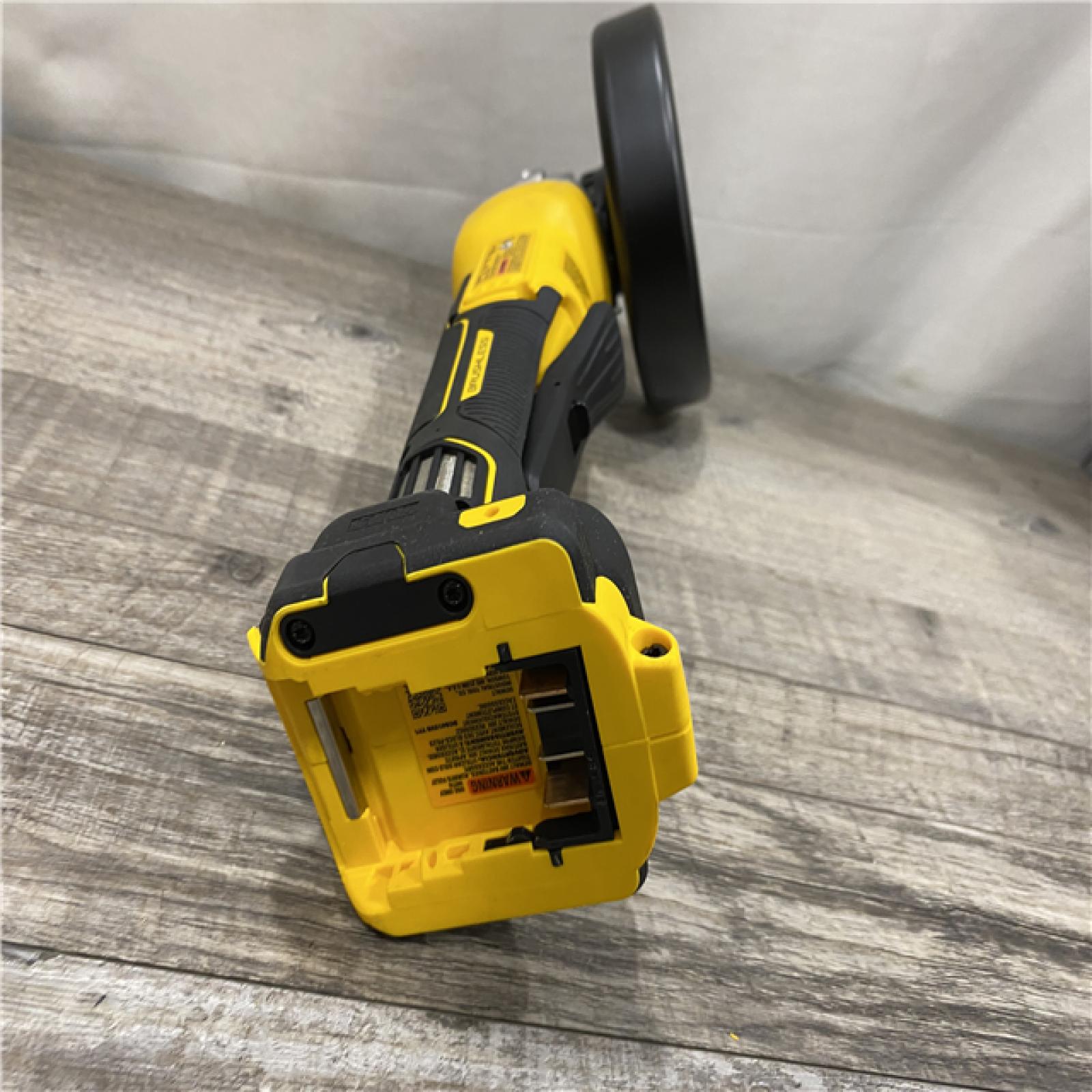 LIKE NEW - DEWALT 20V XR Cordless 4-1/2. in. to 5 in. Variable Speed Angle Grinder (Tool Only)