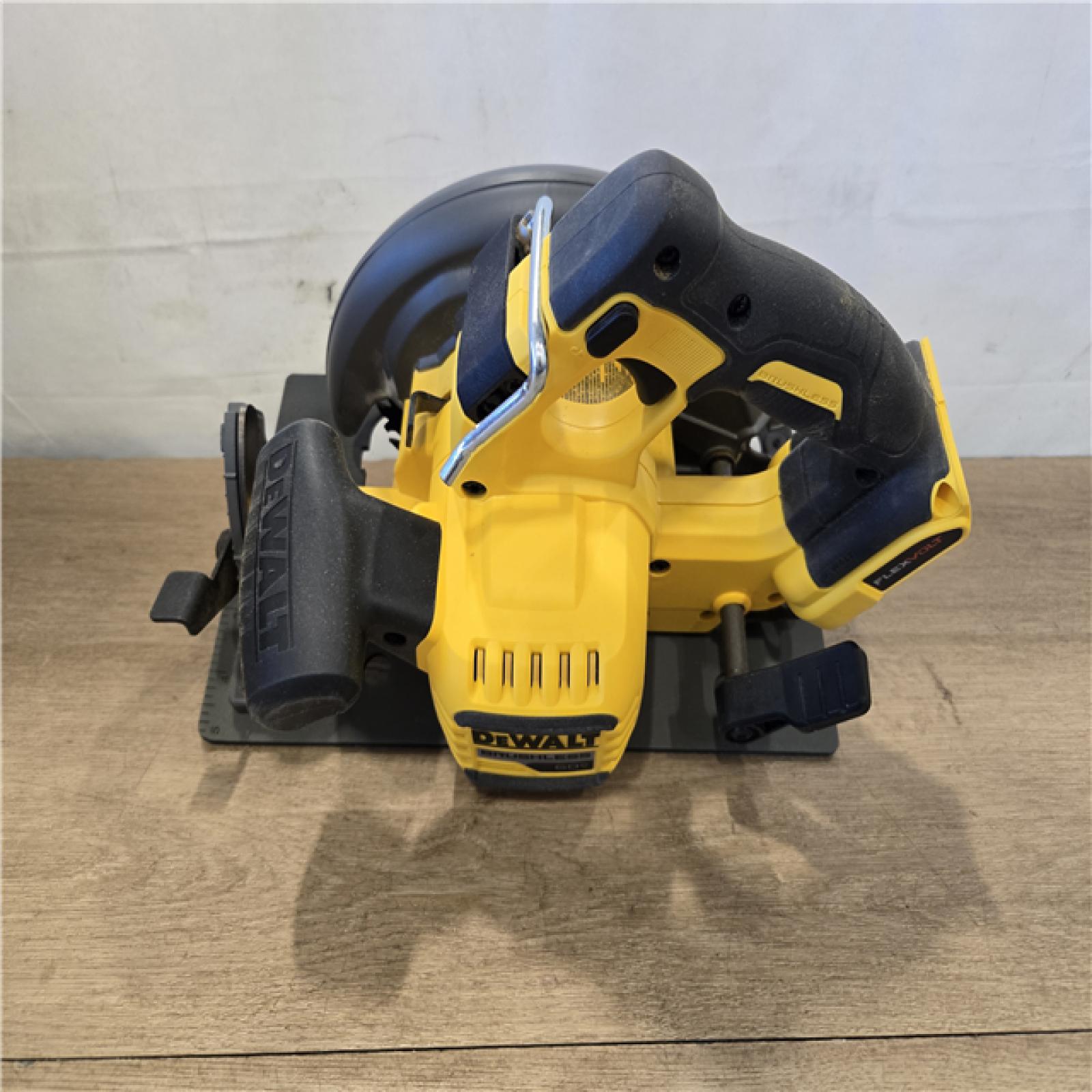 AS-IS DEWALT FLEXVOLT 60V MAX Cordless 7-1/4 in. Circular Saw (Tool Only)