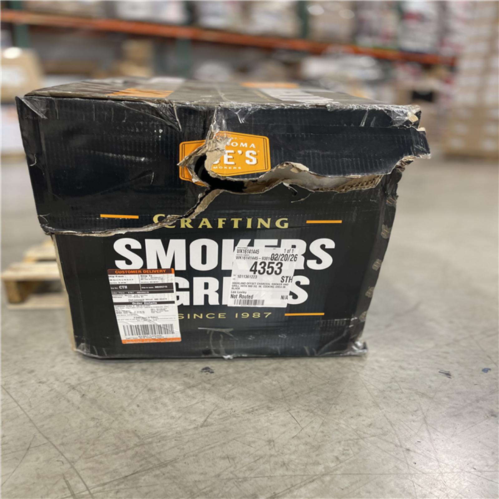 DALLAS LOCATION -  OKLAHOMA JOE'S Highland Offset Charcoal Smoker and Grill with 900 sq. in. Cooking Area in Black