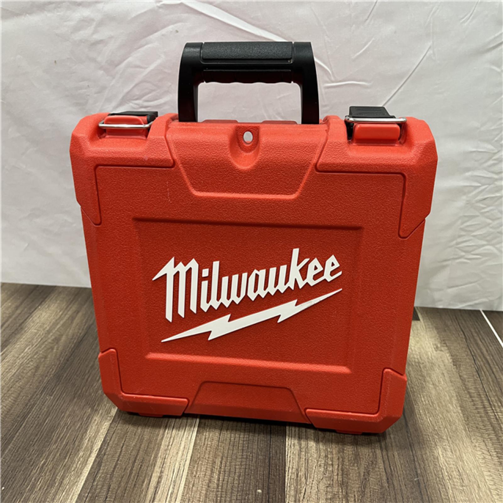 AS-IS Milwaukee-3522-21 Green Beam Laser Cross Line Plumb Point USB Rechargeable