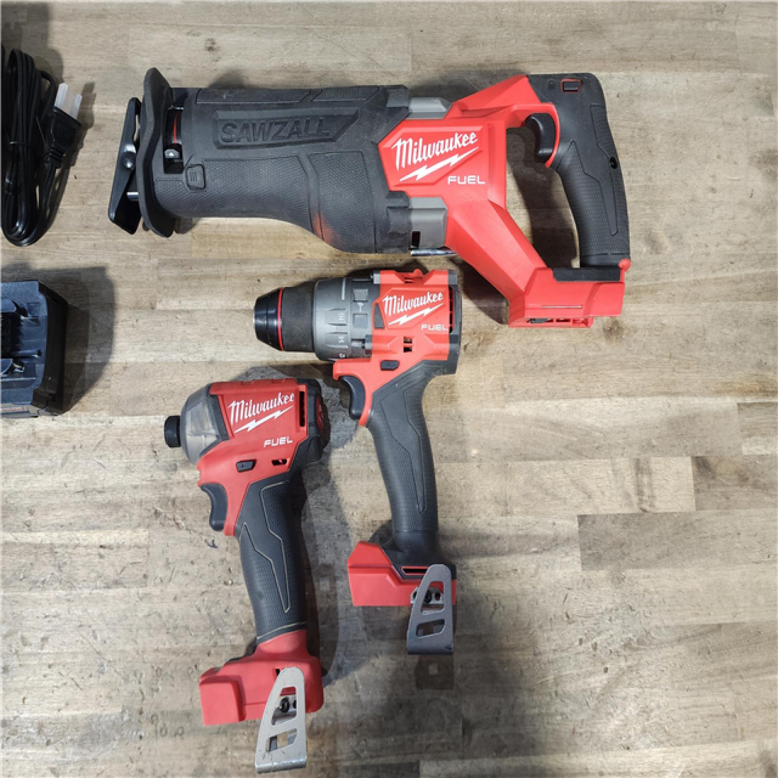HOUSTON LOCATION - AS-IS MILWAUKEE 3 TOOL COMBO KIT W/ (2) BATTERY & CHARGER