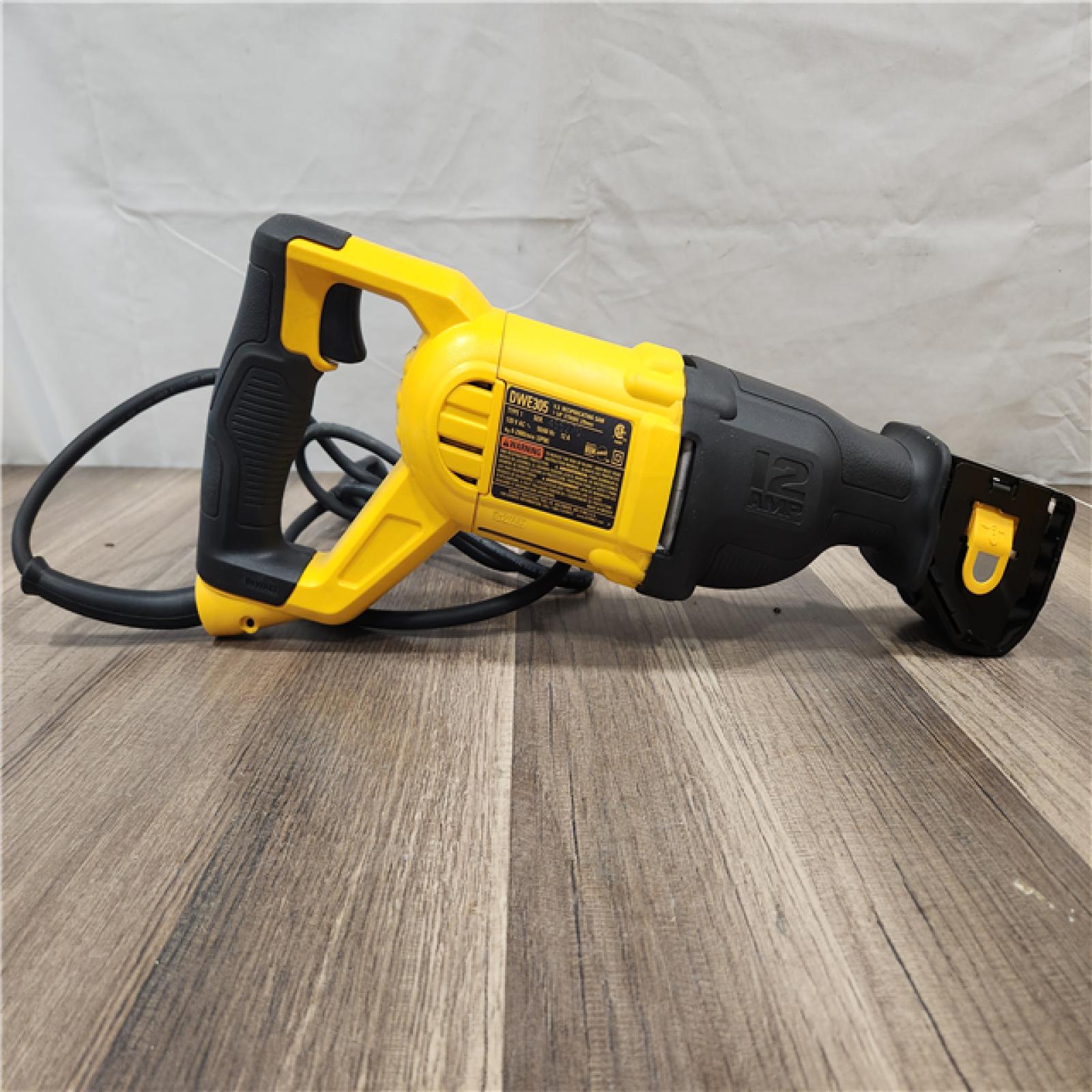 AS-IS- DEWALT DWE305 12 Amp Corded Reciprocating Saw