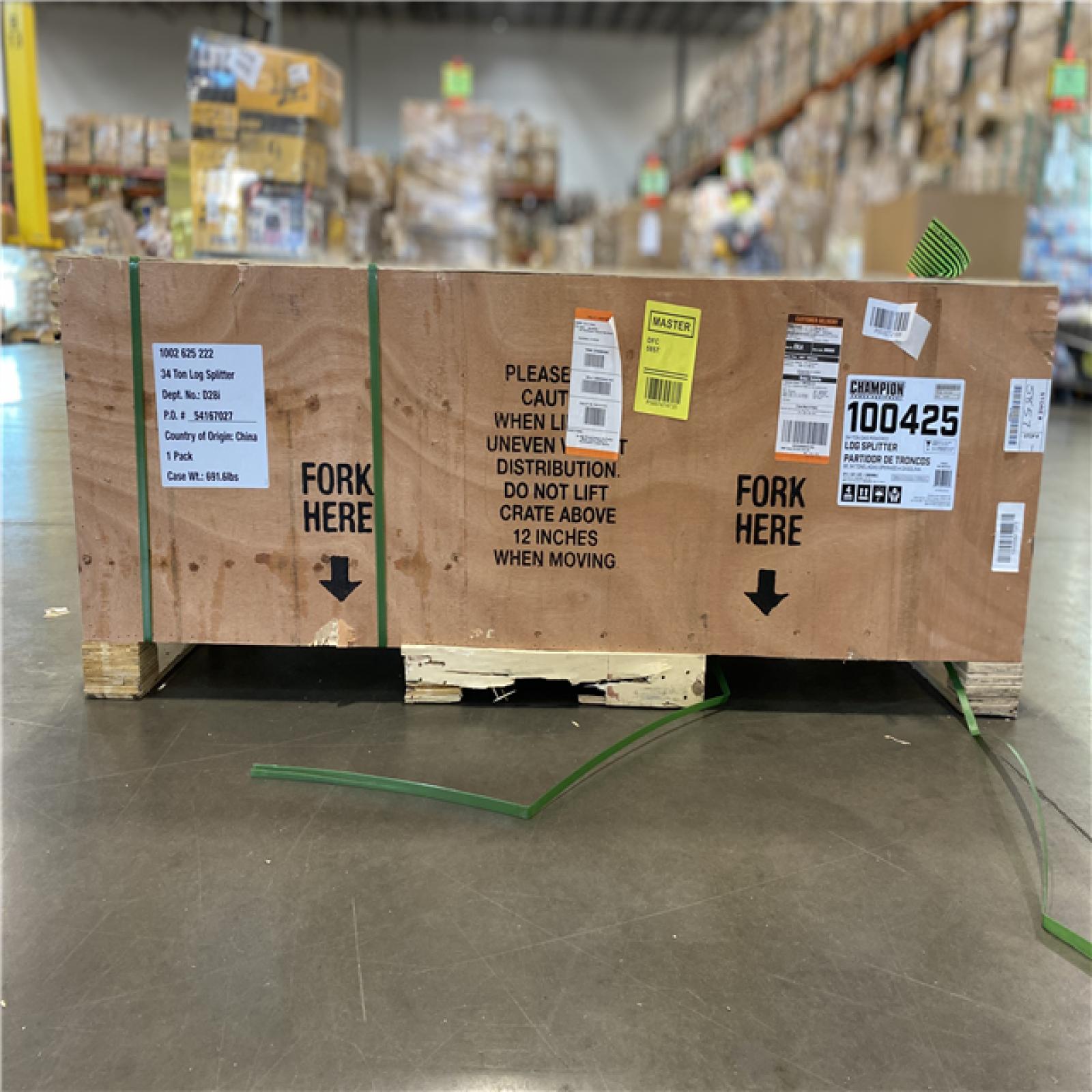 DALLAS LOCATION - Champion Power Equipment 34 Ton 338 cc Gas Powered Hydraulic Wood Log Splitter with Vertical/Horizontal Operation and Auto Return