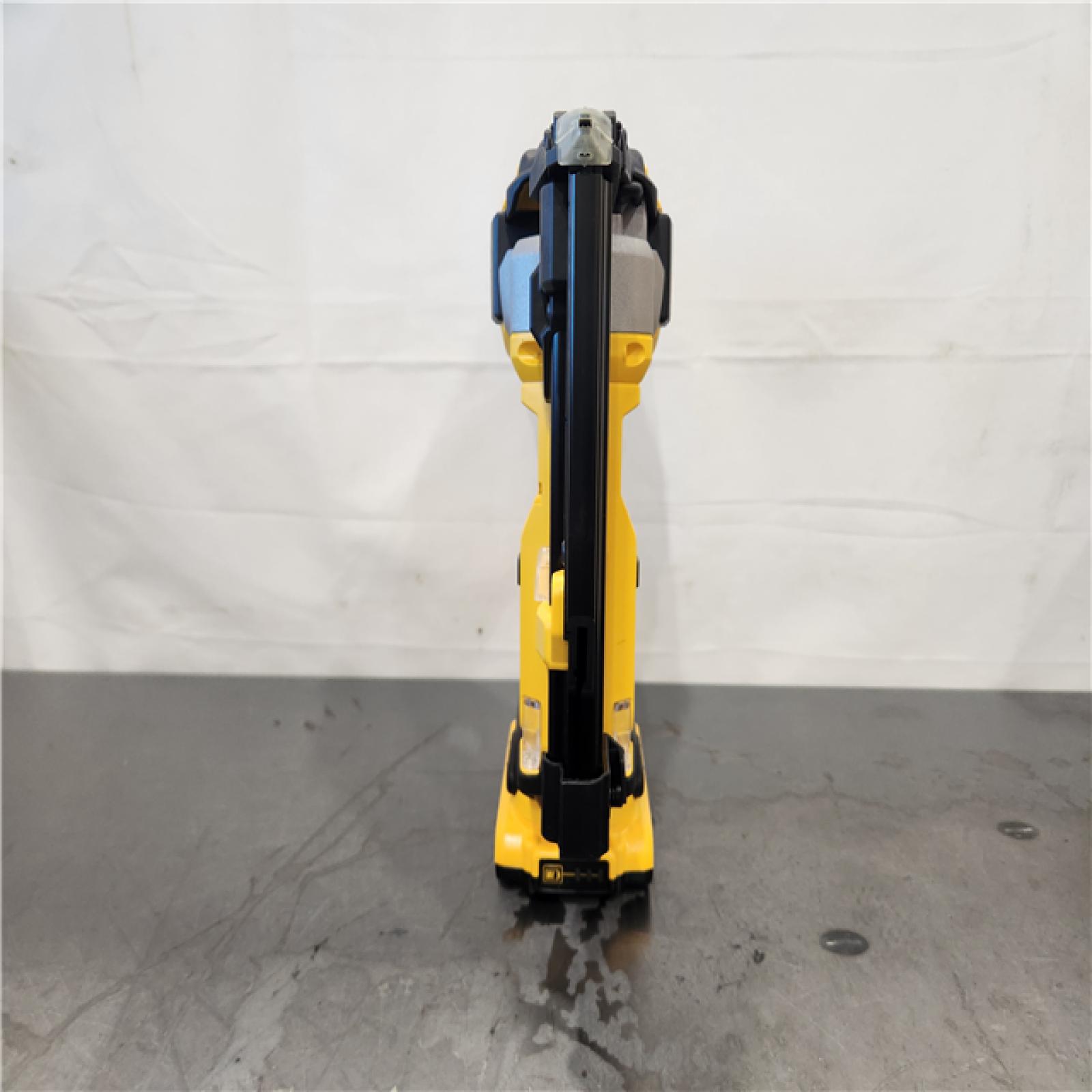 AS-IS- DEWALT ATOMIC 20V MAX Lithium Ion Cordless 23 Gauge Pin Nailer Kit