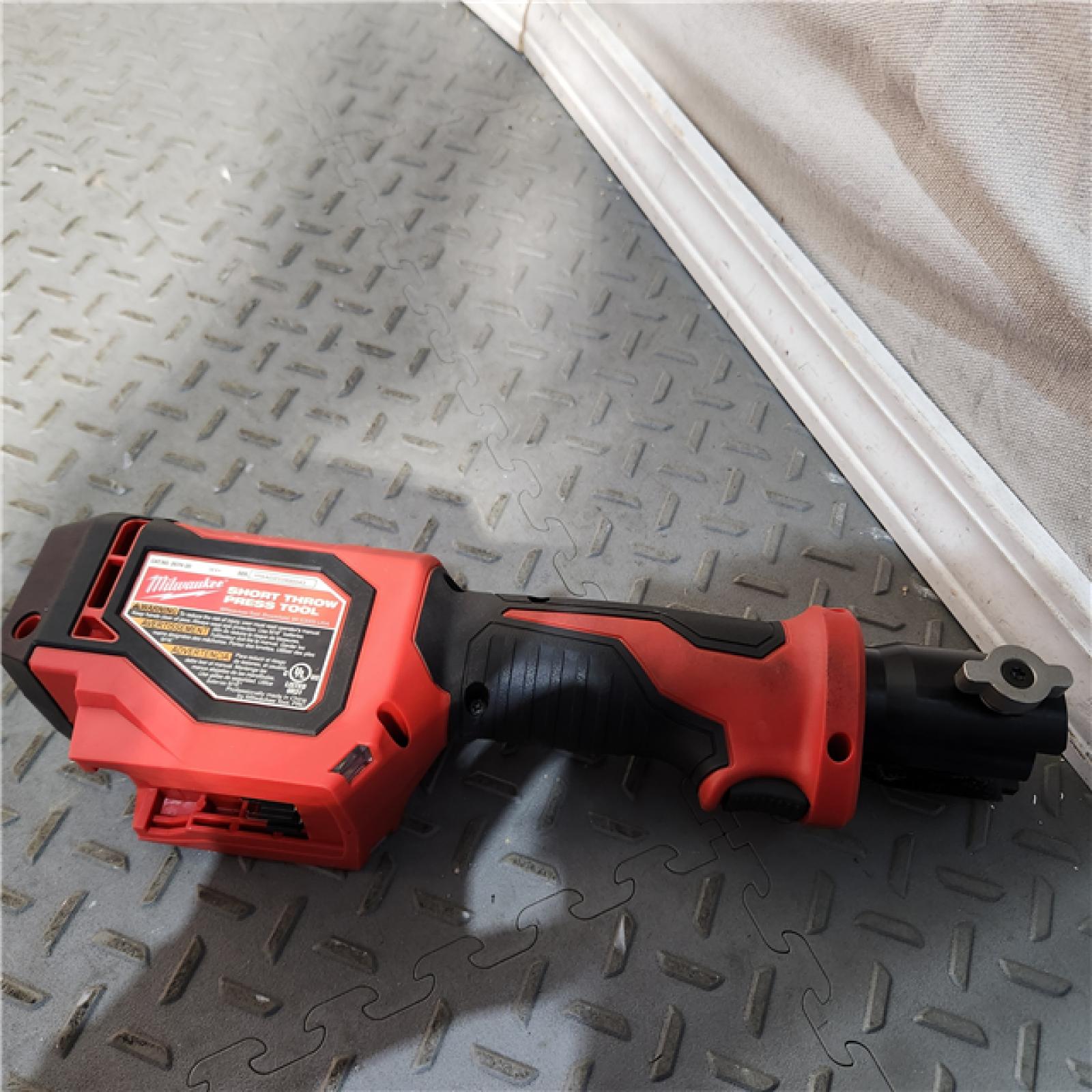 HOUSTON Location-AS-IS-Milwaukee M18 18-Volt Lithium-Ion Cordless Short Throw PEX Press Tool Kit with ProPEX/Tubing Cutter and Ratcheting Pipe Cutter APPEARSIN LIKE NEW Condition