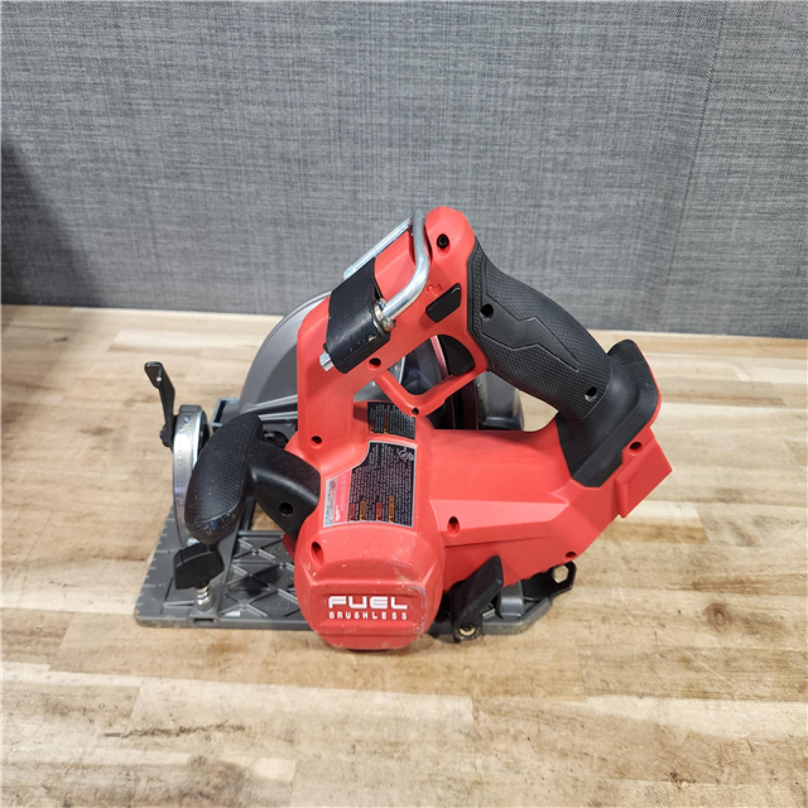HOUSTON LOCATION - AS-IS Milwaukee FUEL 18V Lithium-Ion Brushless Cordless 7-1/4 in. Circular Saw (Tool-Only)