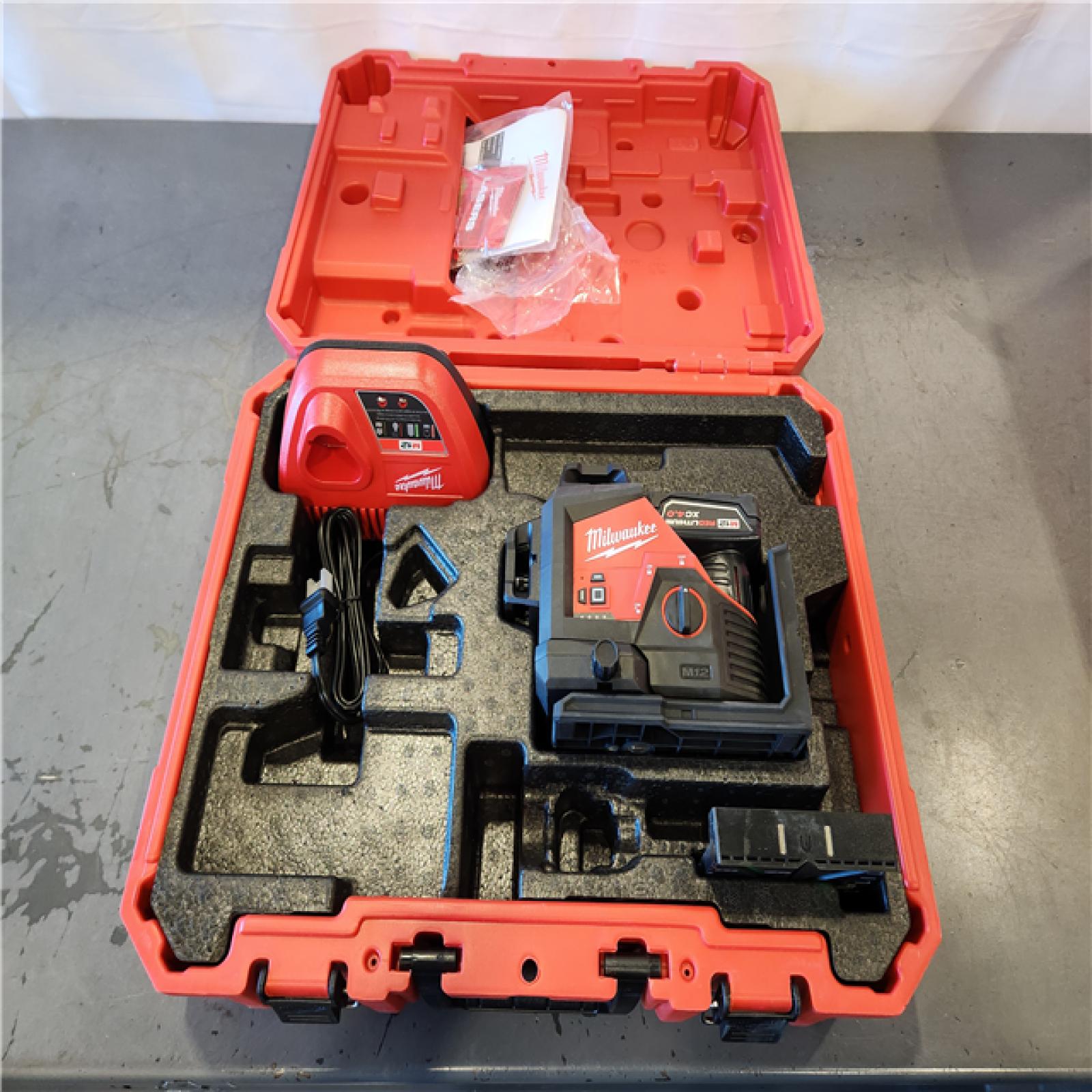 AS-IS- Milwaukee 12-Volt Lithium-Ion Cordless Green 250 ft. 3-Plane Laser Level Kit