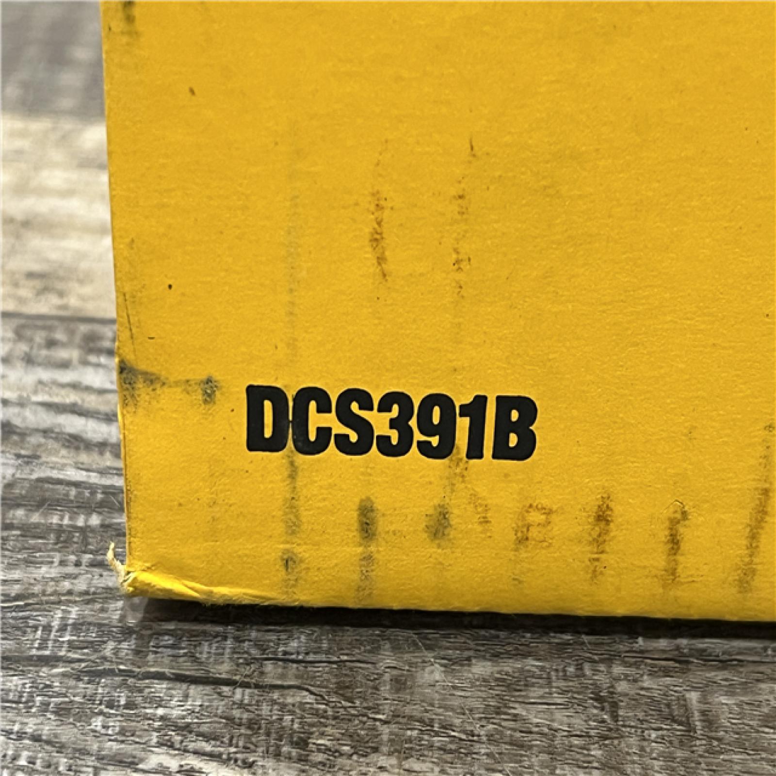 NEW - DEWALT 20-Volt MAX Lithium-Ion Cordless 6-1/2 in. Circular Saw (Tool-Only)