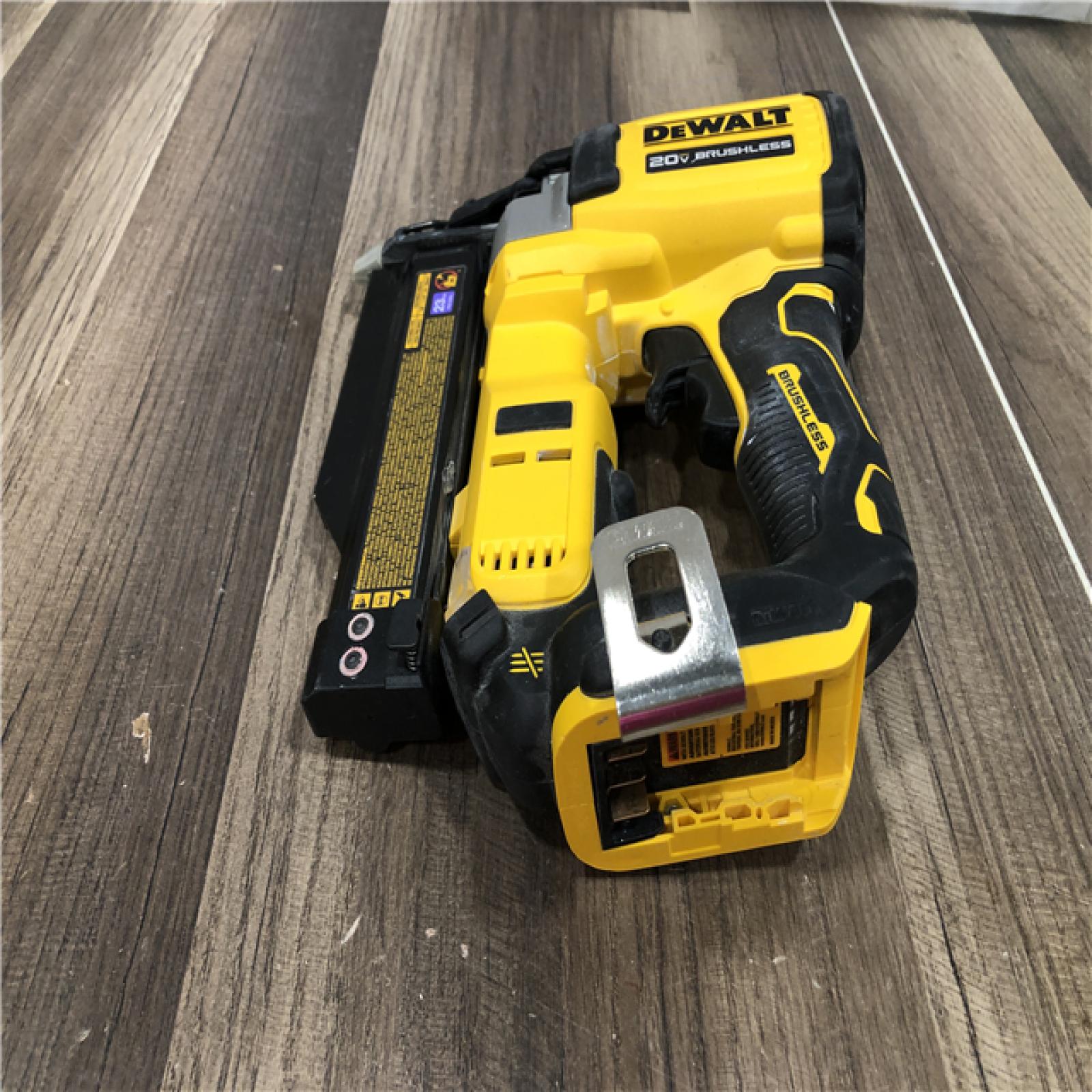 AS-IS DEWALT ATOMIC 20V MAX Lithium Ion Cordless 23 Gauge Pin Nailer Kit