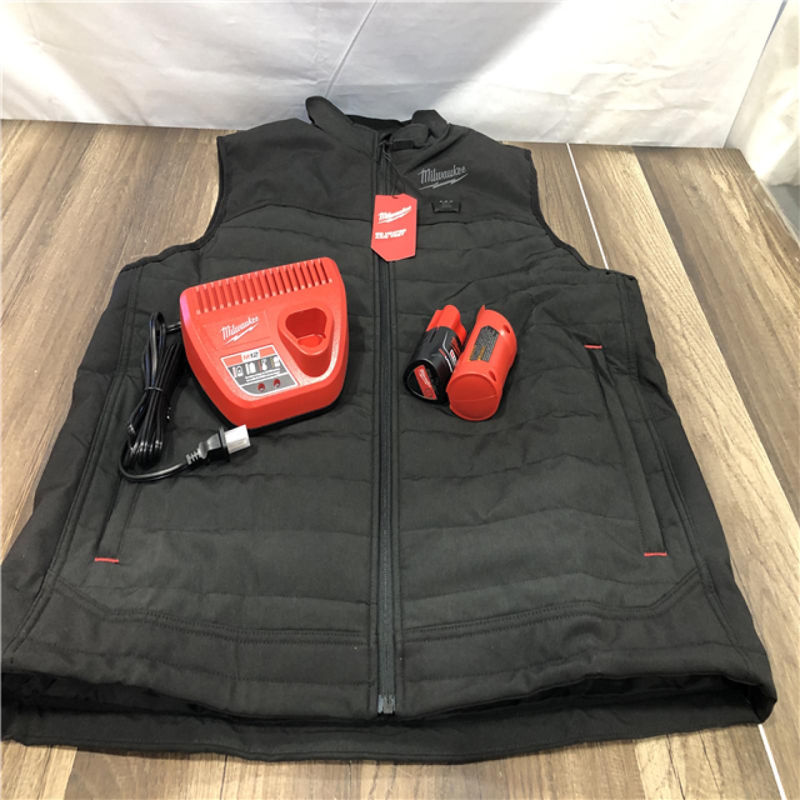 AS-IS Milwaukee Men's Large 12-Volt Lithium-Ion Cordless Axis Black Heated Vest Kit