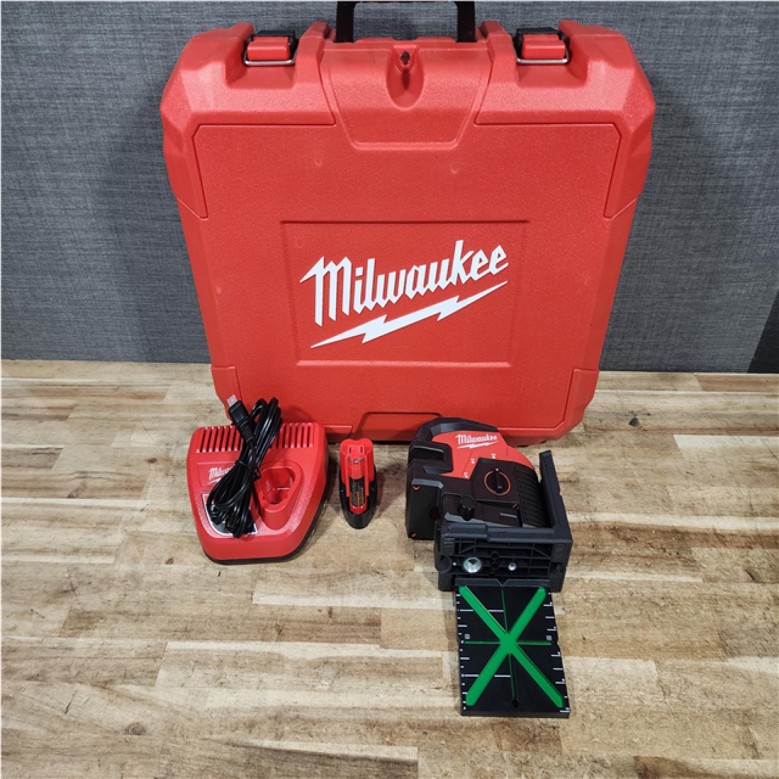 HOUSTON LOCATION - AS - IS Milwaukee 12-Volt Lithium-Ion Cordless Green Cross Line and 4-Points Laser Level Kit