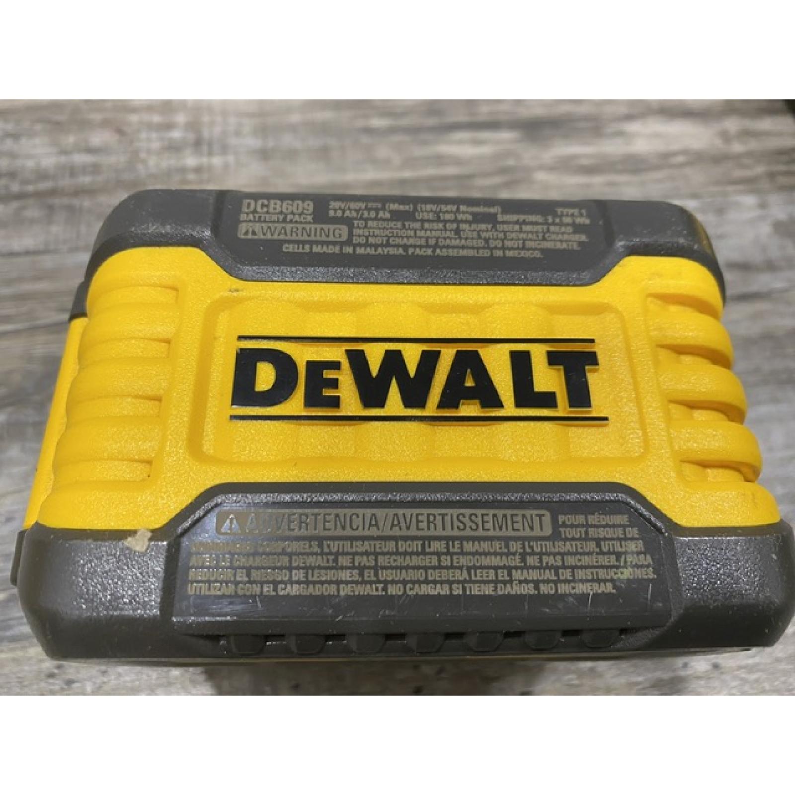 AS-IS DEWALT 20V/60V MAX FLEXVOLT Lithium-Ion 9.0Ah Battery and Charger Starter Kit