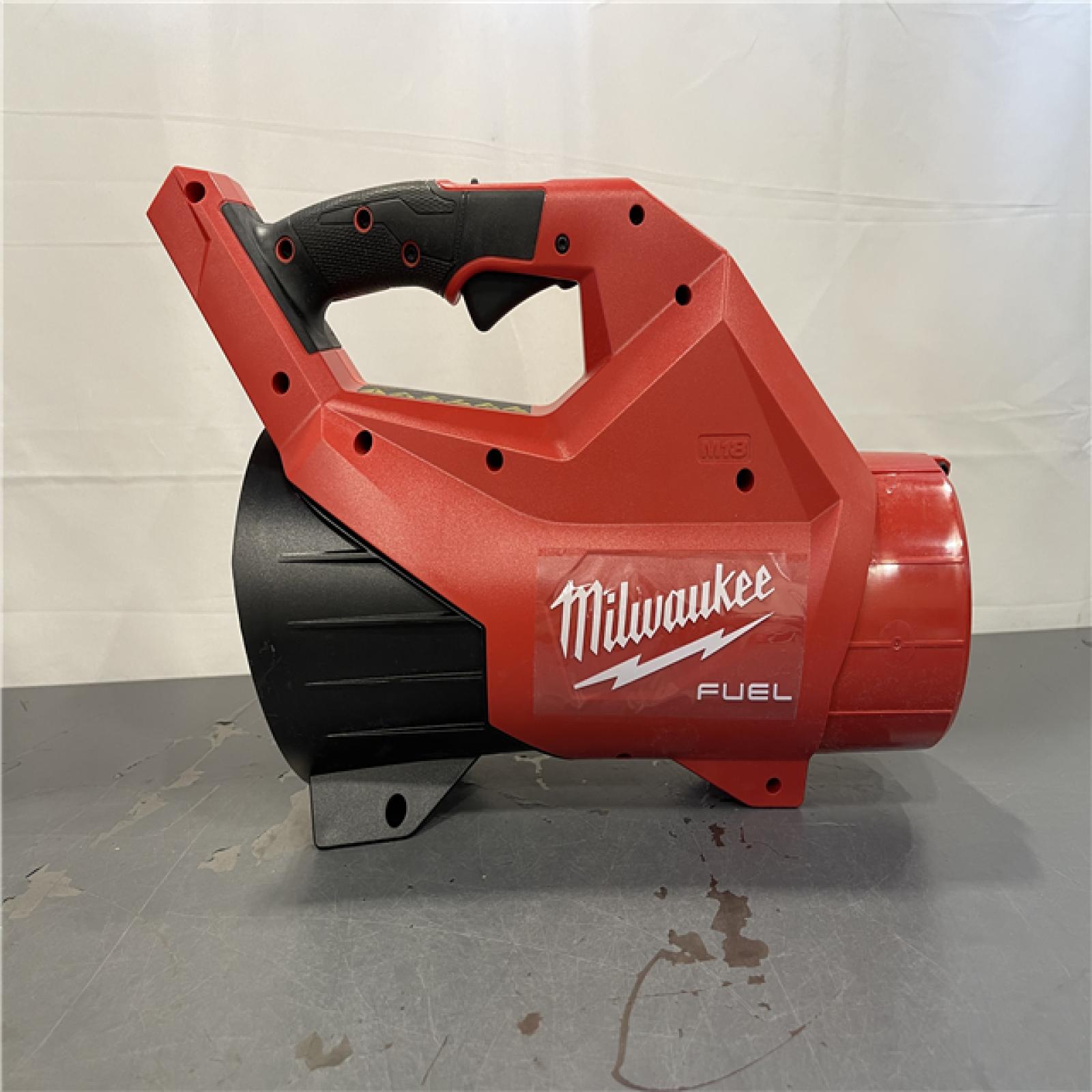 AS-IS - Milwaukee M18 FUEL 120 MPH 500 CFM 18V Brushless Cordless Battery Powered Leaf Blower Kit