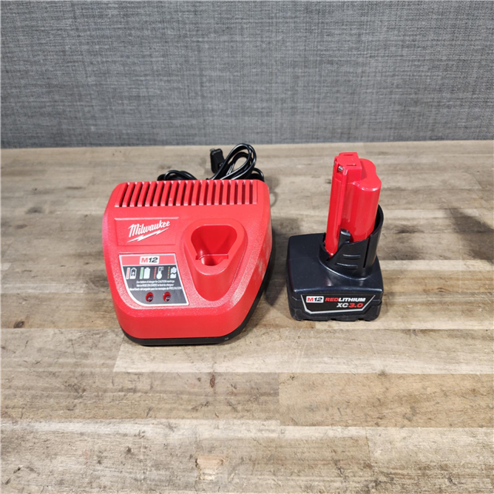 HOUSTON LOCATION - AS-IS Milwaukee-3632-21 M12 Green Beam Laser 360° 3-Plane Kit