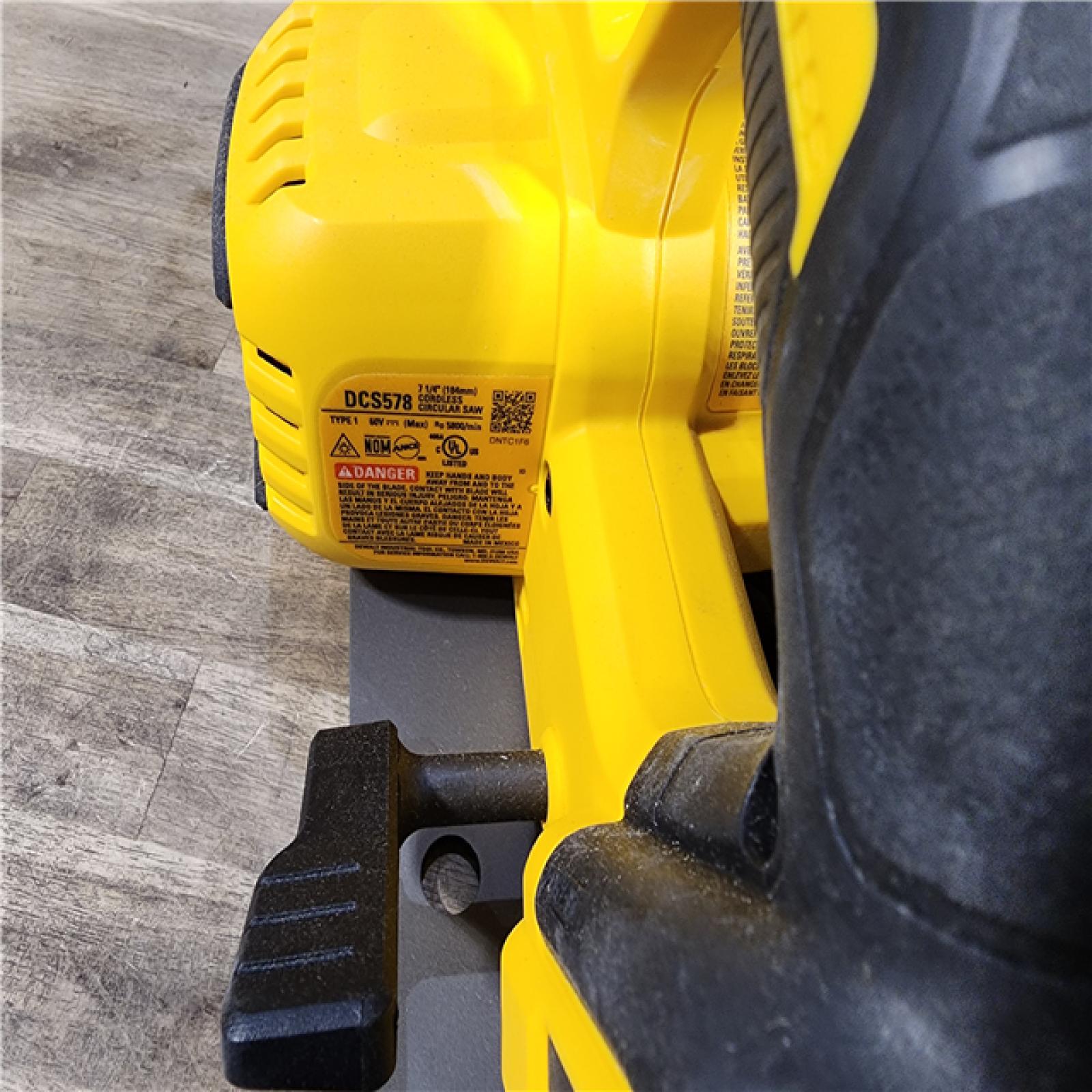 HOUSTON LOCATION - AS-IS DeWALT Flexvolt Max 7-1/4  60V Brushless Circular Saw DCS578B (Bare Tool)