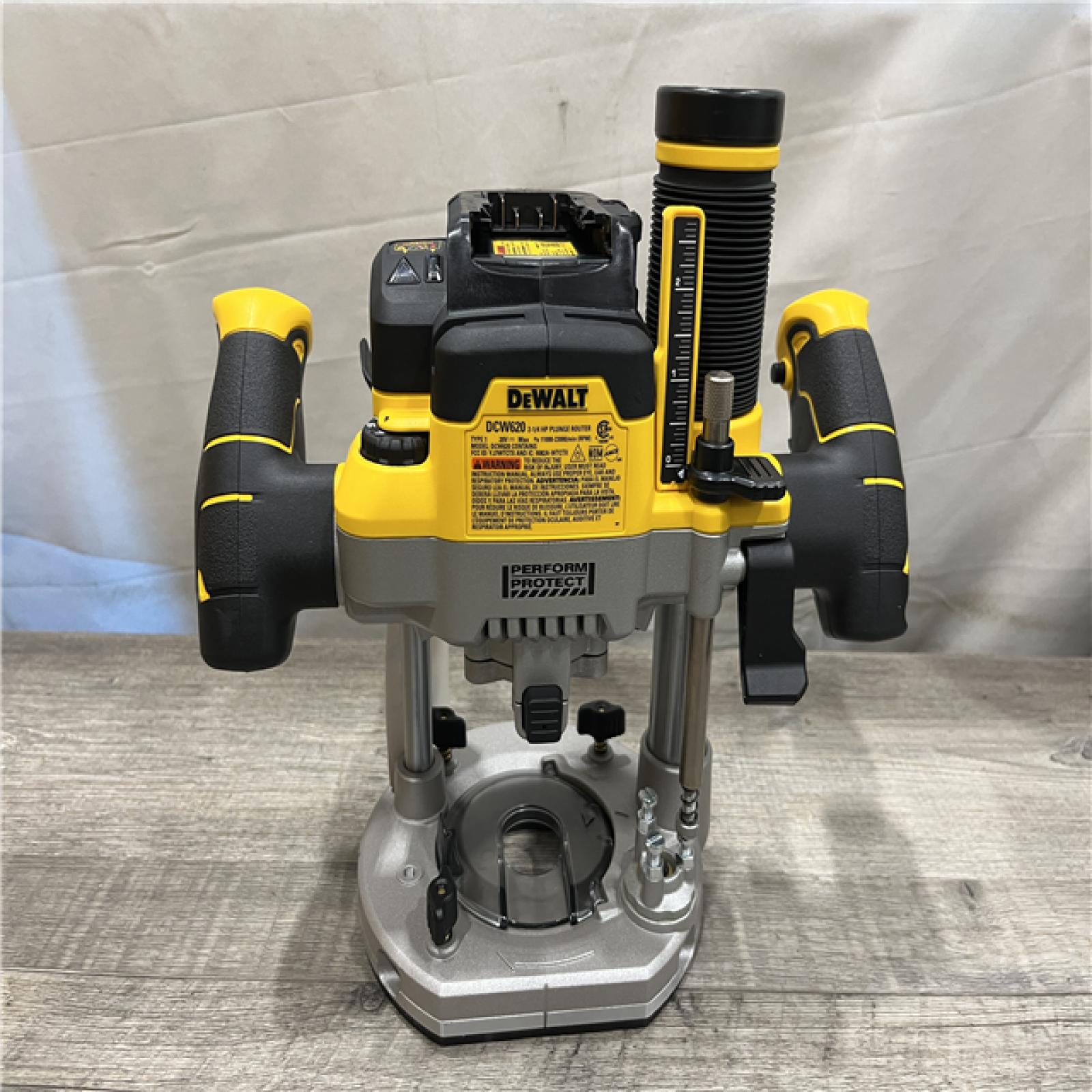 AS-IS DEWALT 20V MAX XR 2-1/4 Peak HP Brushless Cordless Plunge Router (Tool Only)