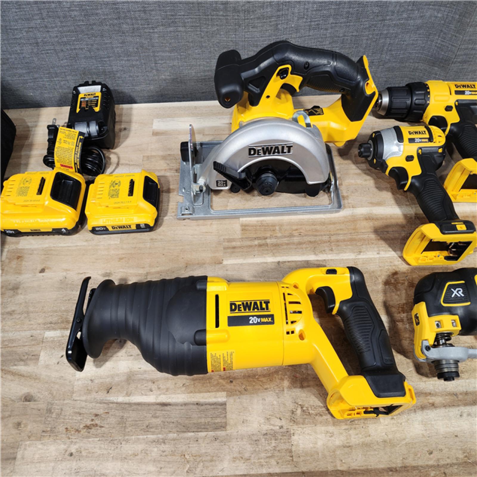 HOUSTON LOCATION - AS-IS DEWALT 20V MAX Cordless 5 Tool Combo Kit