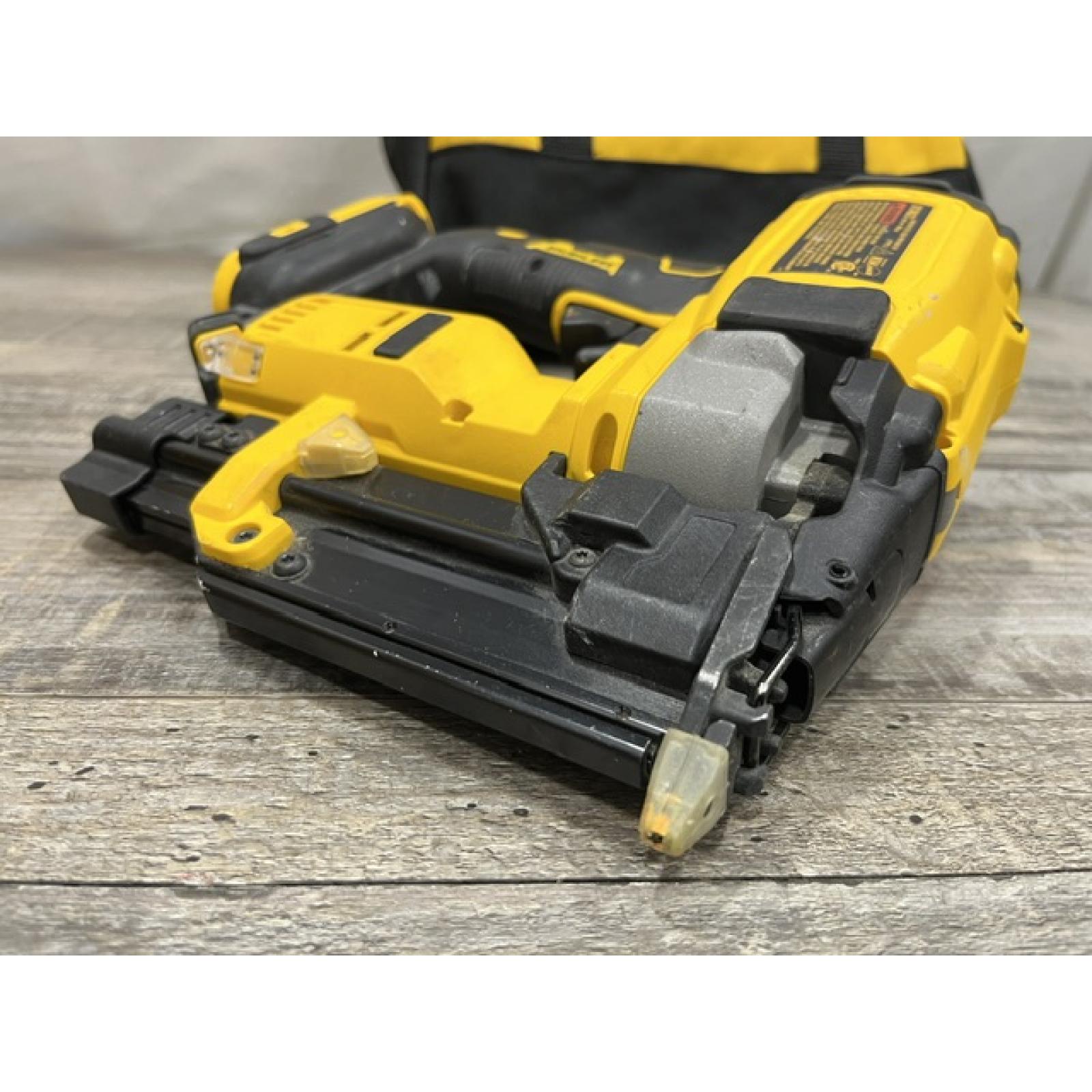 AS-IS DEWALT ATOMIC 20V MAX Lithium Ion Cordless 23 Gauge Pin Nailer Kit