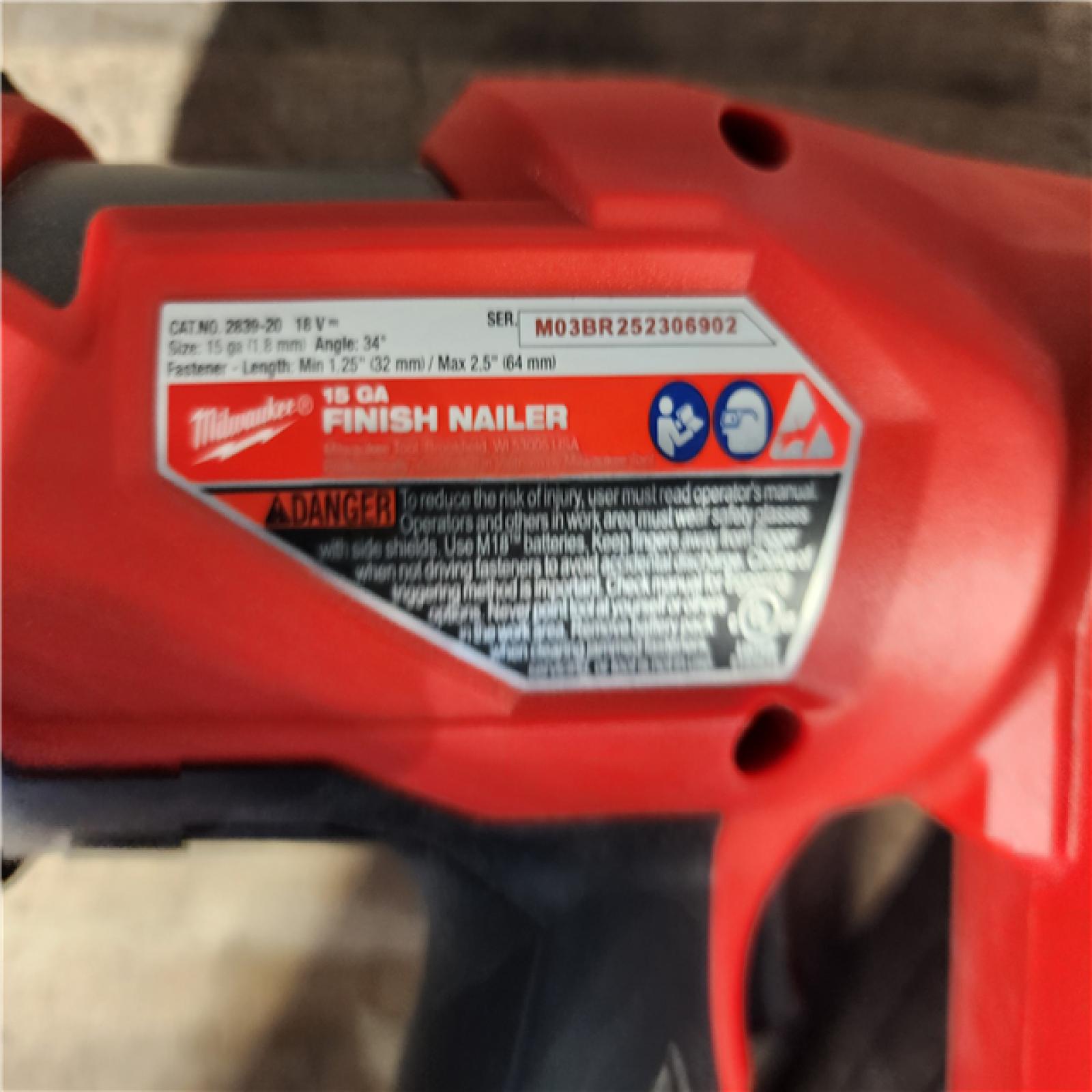 HOUSTON LOCATION - AS-IS Milwaukee 2839-20 M18 FUEL 15 Ga. 18 Volt Brushless Angled Finish Nailer (TOOL ONLY)