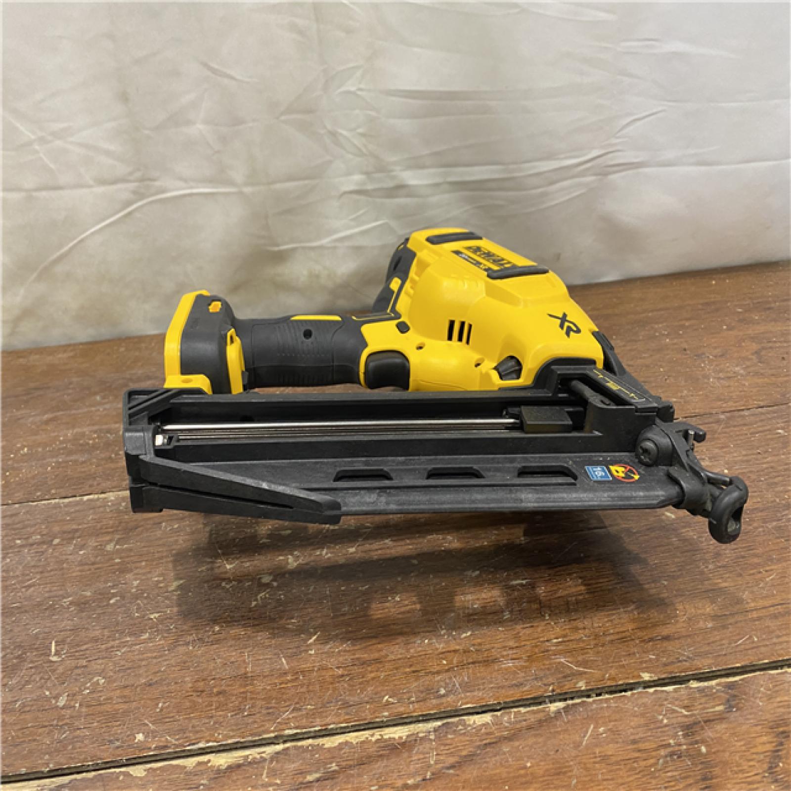 AS-IS DeWalt DCN660D1 20V 16 Gauge Cordless Angled Finish Nailer Kit W/ 2Ah Battery