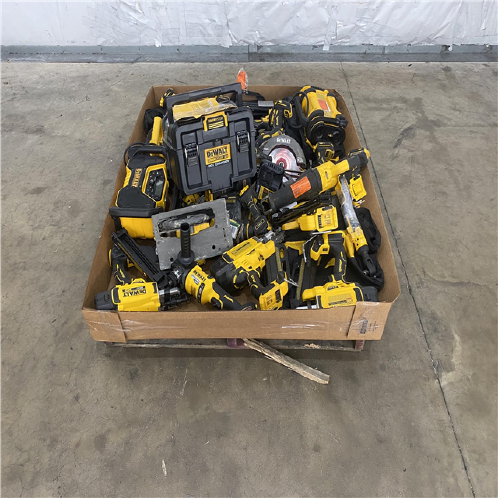 Houston Location AS IS - Tool Pallet