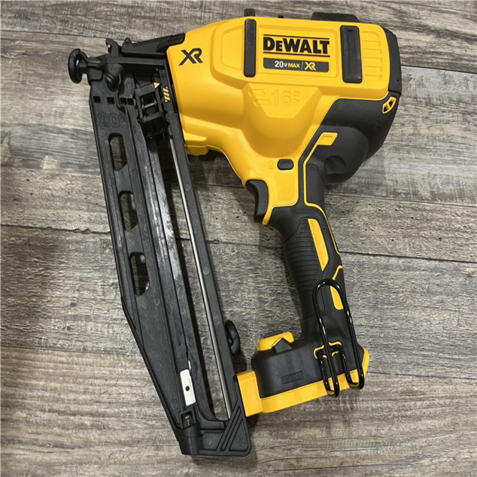 AS-IS DEWALT 20V MAX XR 16-Gauge Electric Cordless Angled Finishing Nailer Kit
