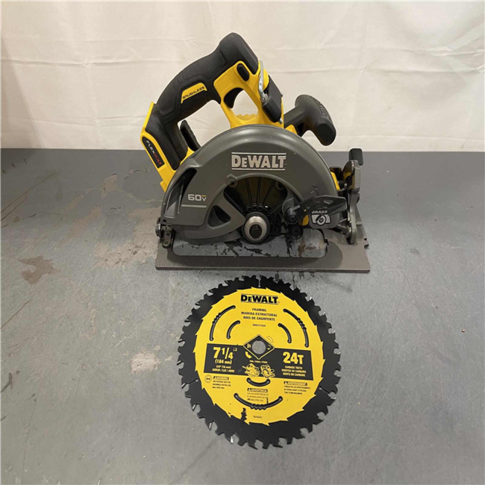 AS-IS - DeWALT Flexvolt Max 7-1/4 60V Brushless Circular Saw