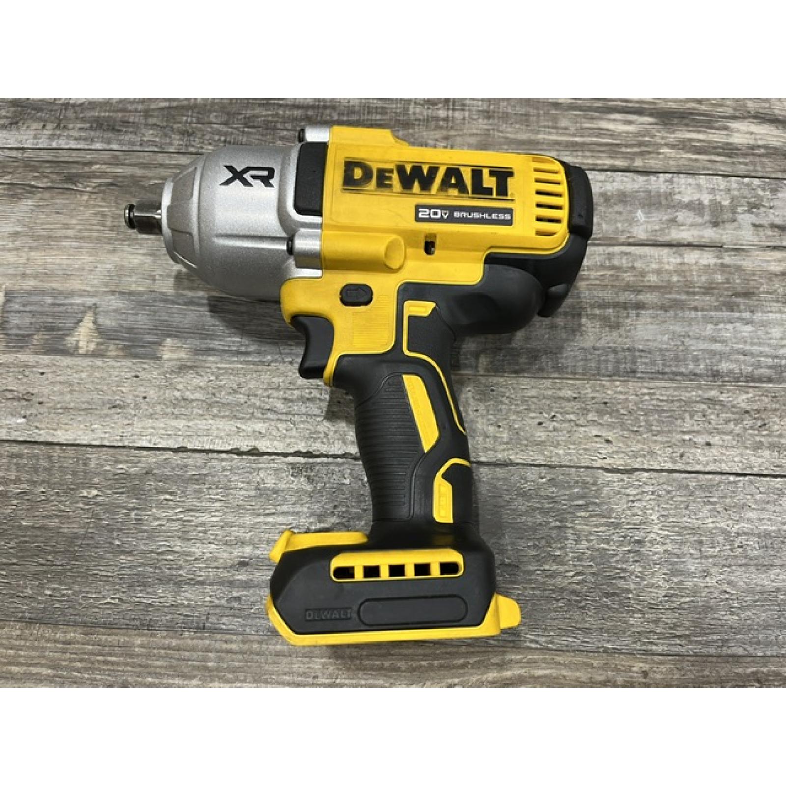 AS-IS DEWALT 20V MAX Lithium-Ion Cordless 1/2 in. Impact Wrench Kit