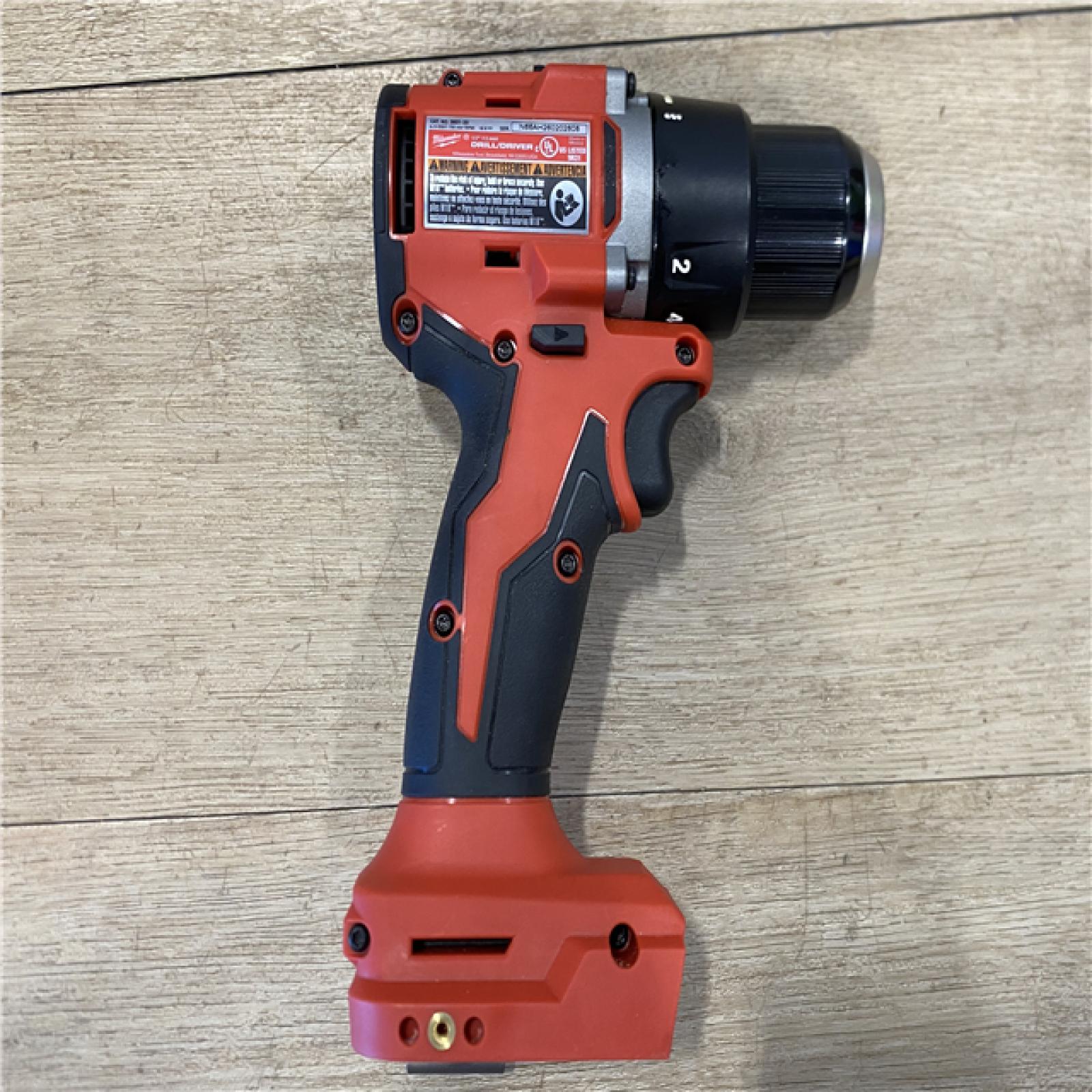AS-IS Milwaukee 18V Lithium-Ion Brushless Cordless 1/2 in. Compact Drill/Driver with kit