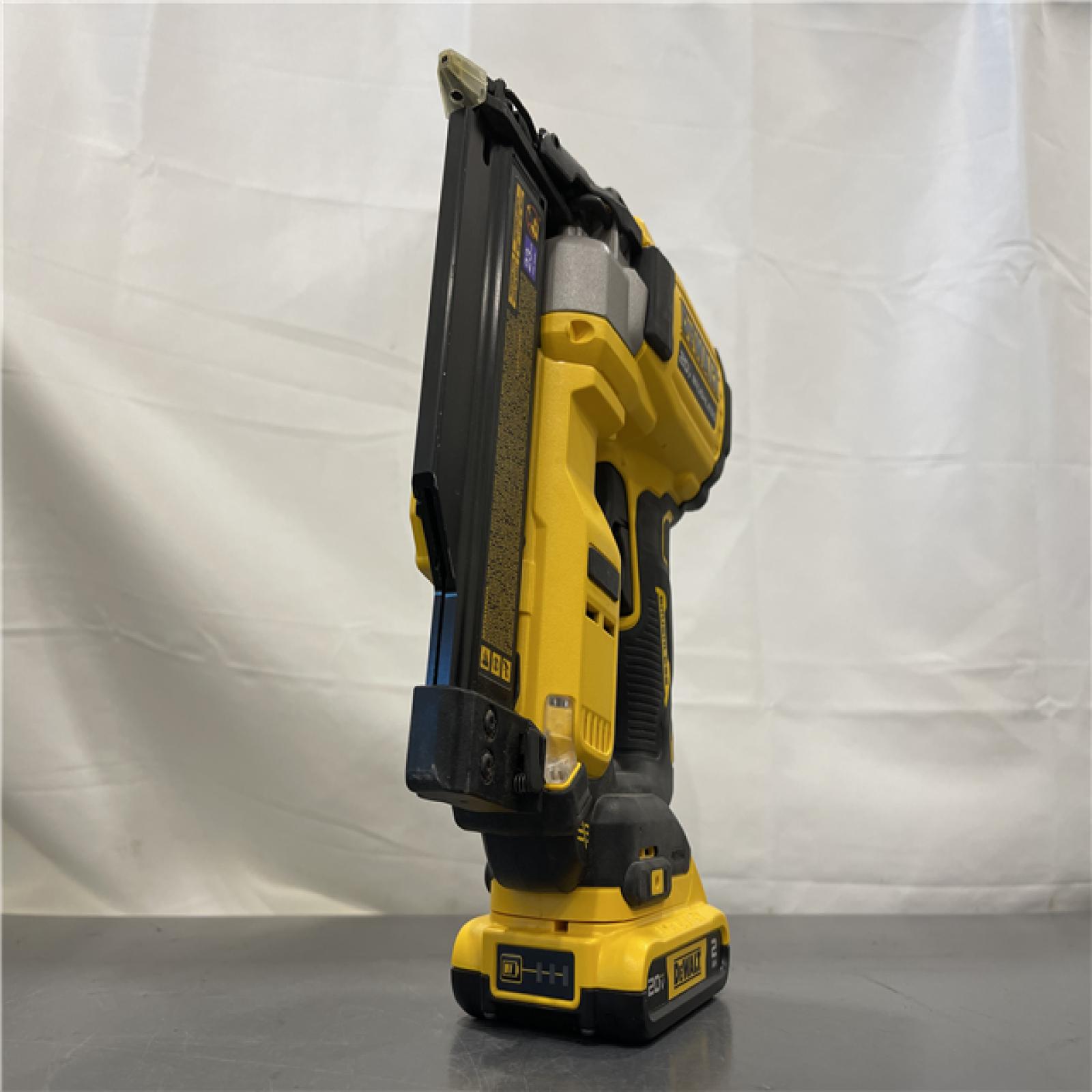 AS-IS - DeWalt 20-Volt MAX Atomic Compact Cordless Pin Nailer Kit