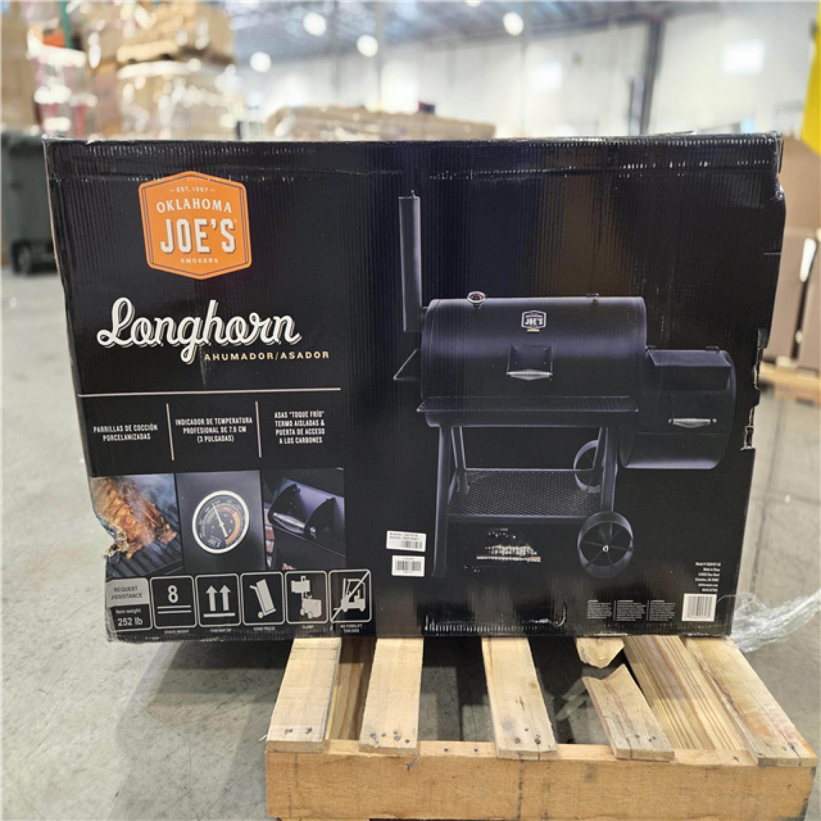 DALLAS LOCATION - OKLAHOMA JOE'S Longhorn Offset Charcoal Smoker and Grill with 1060 sq. in. Cooking Area in Black