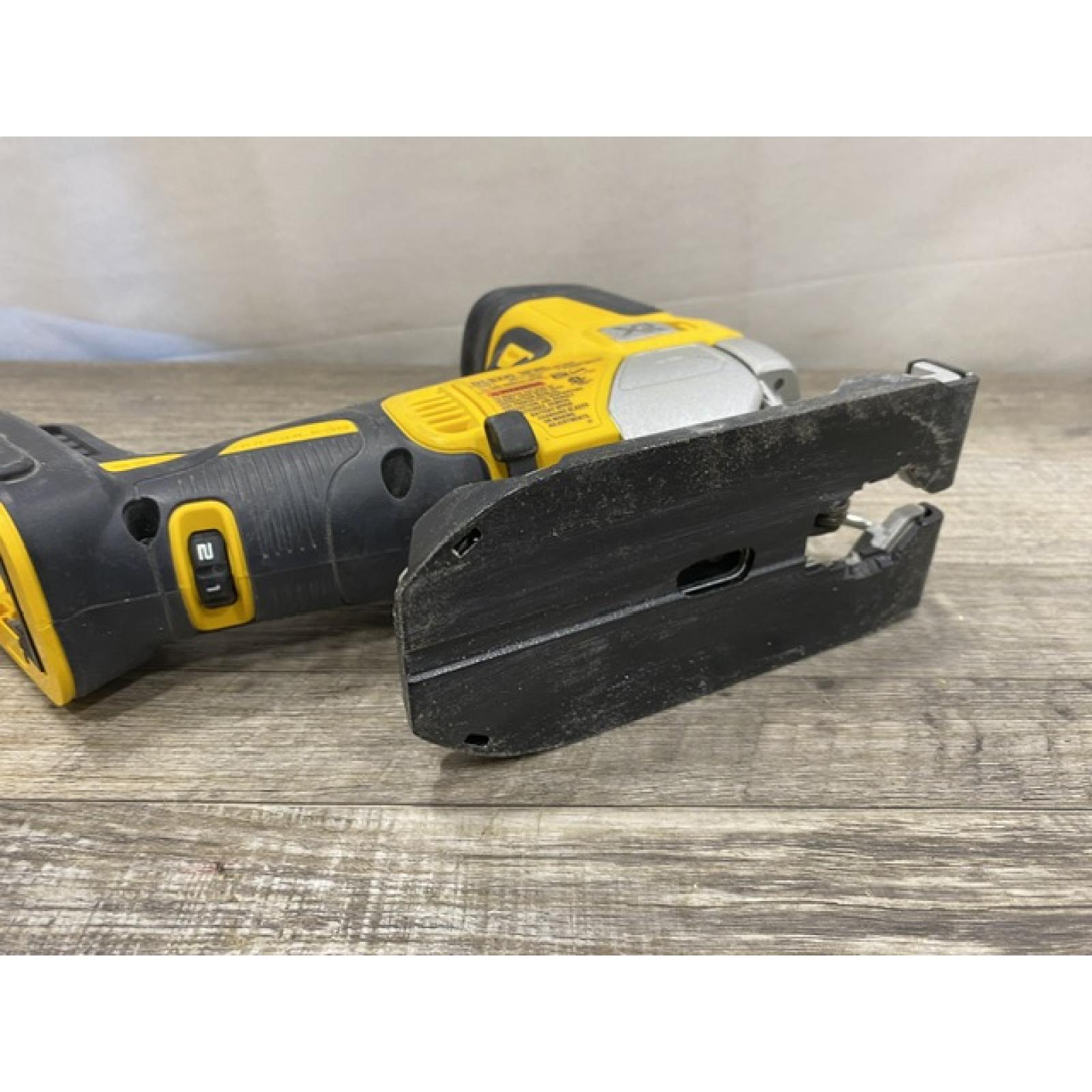 AS-IS DEWALT 20V MAX XR Cordless Barrel Grip Jigsaw (Tool Only)