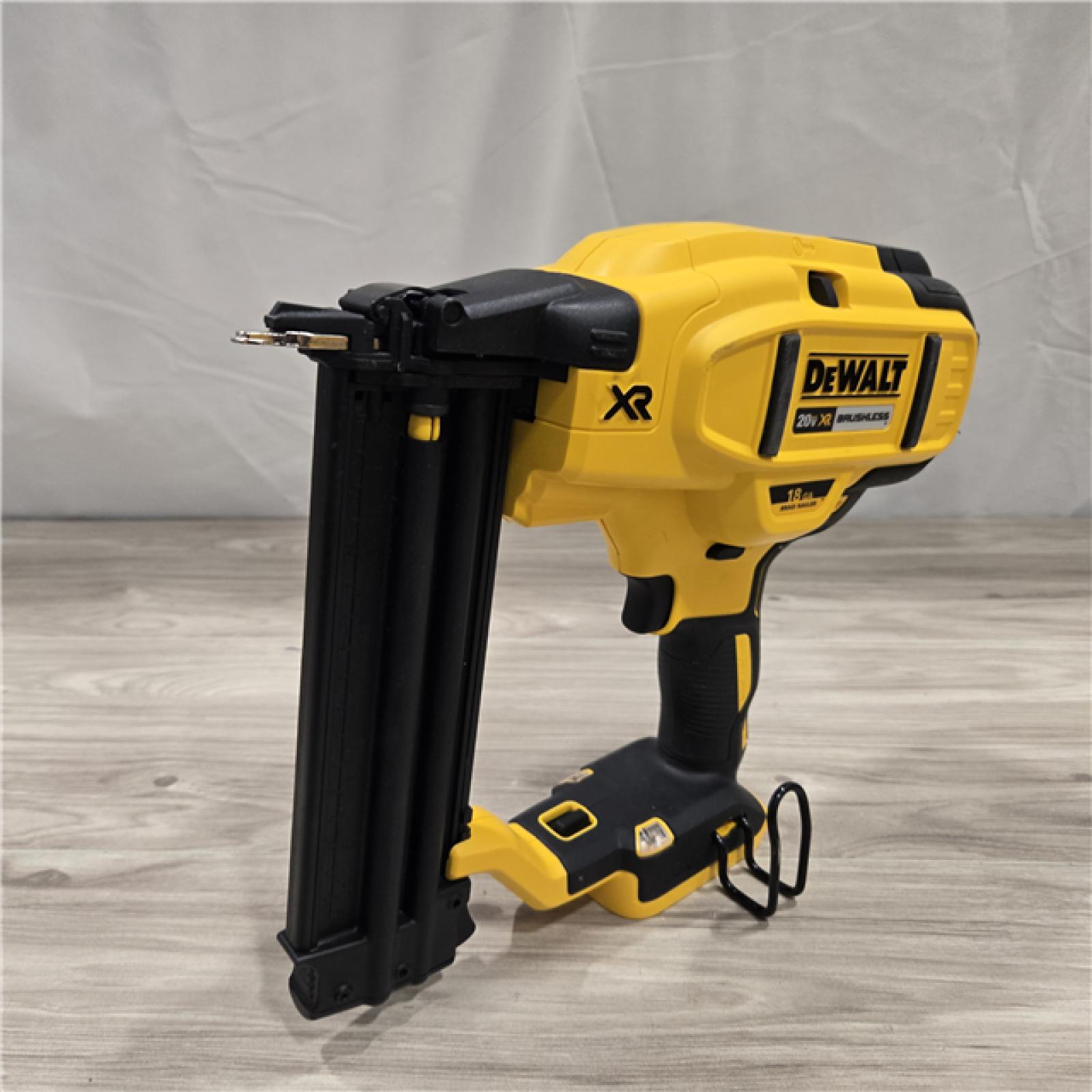 AS-IS DEWALT 20V MAX XR 18 Gauge Brad Nailer Kit