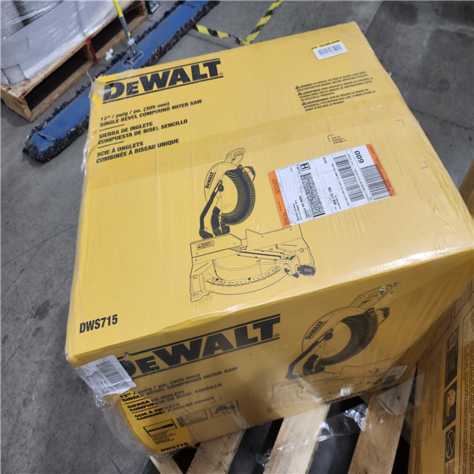 NEW- DeWalt 15 Amp Corded 12 in. Single Bevel Compound Miter Saw